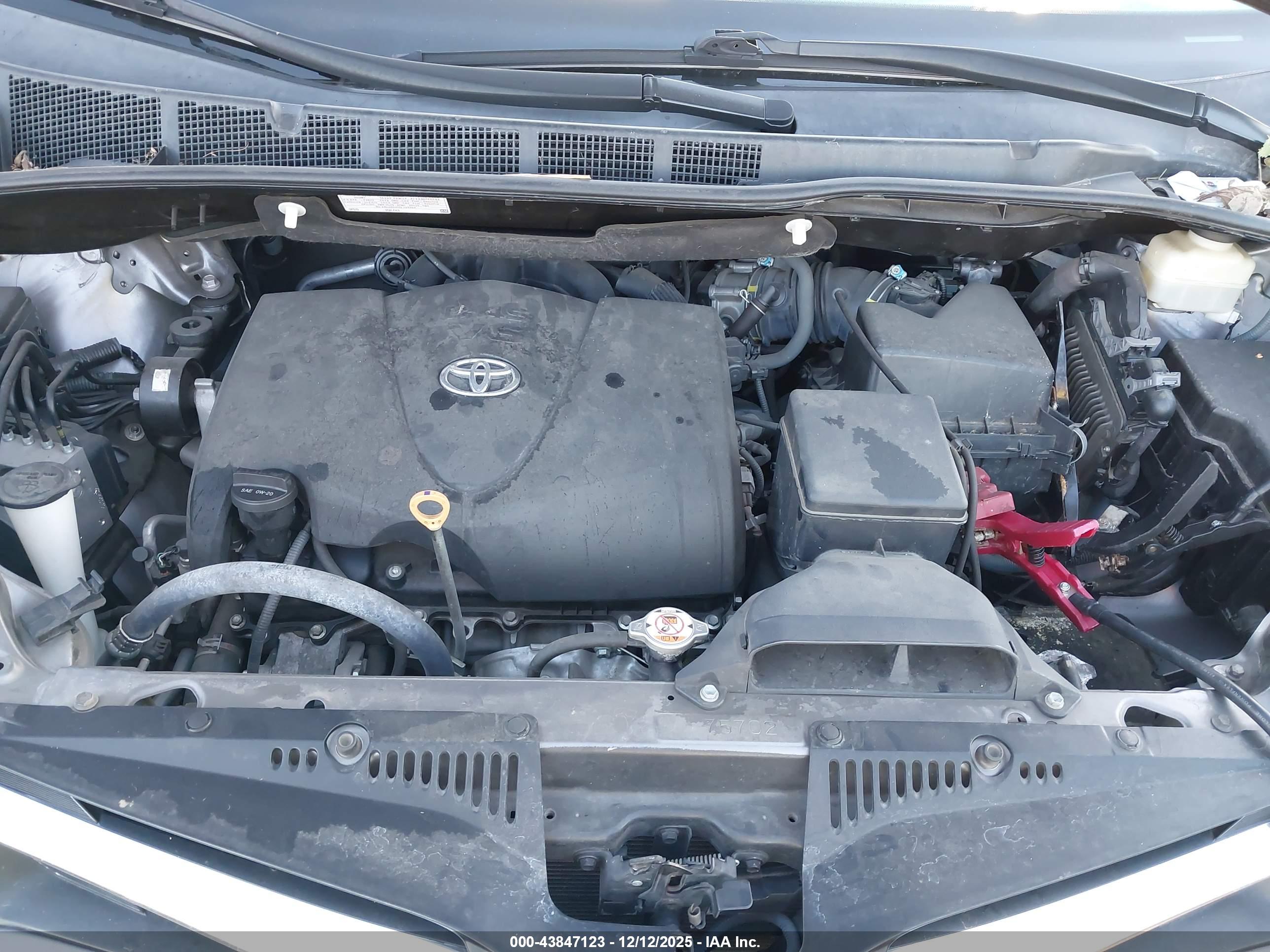 TOYOTA SIENNA image 10