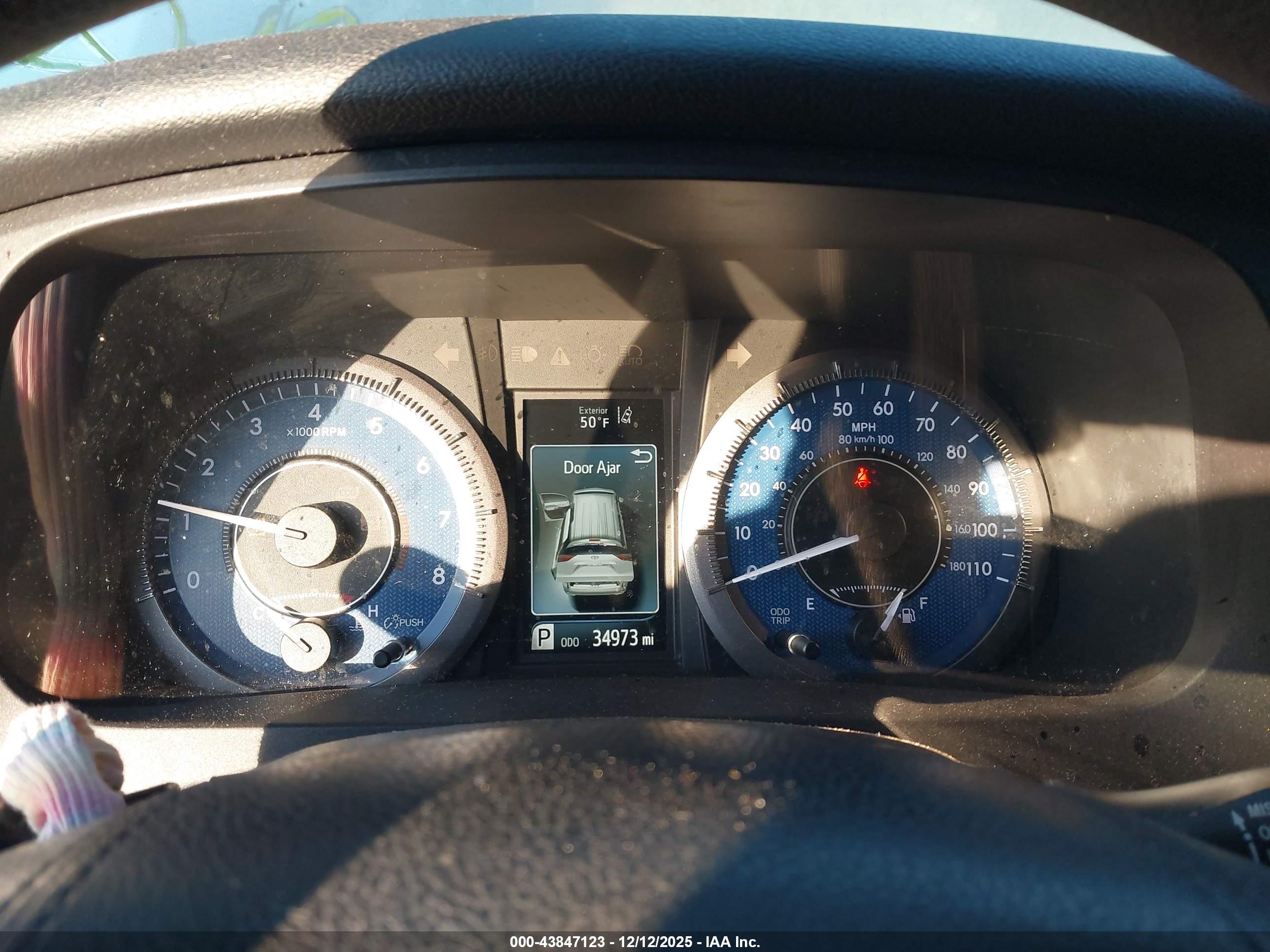TOYOTA SIENNA image 7