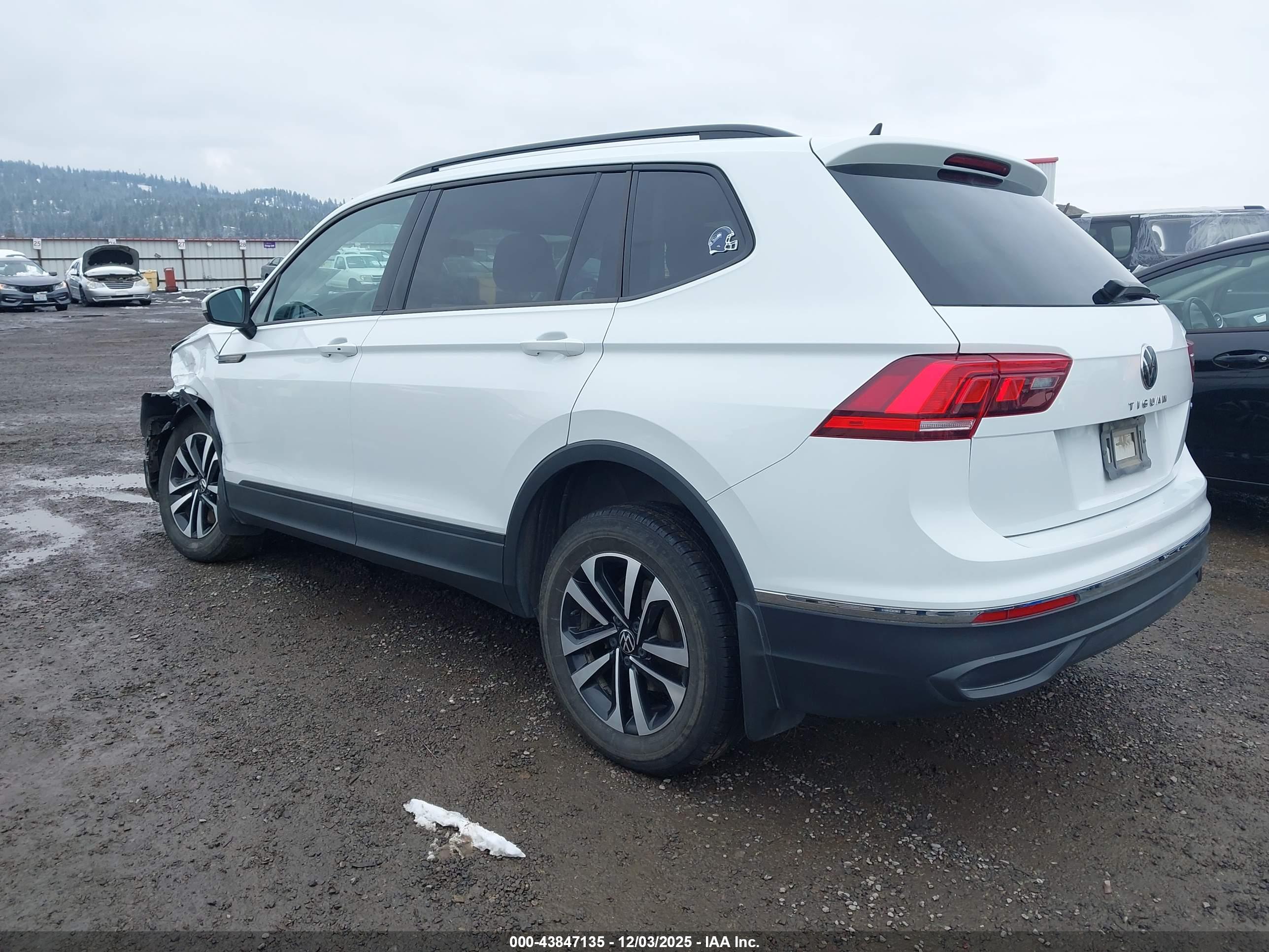 VOLKSWAGEN TIGUAN image 3