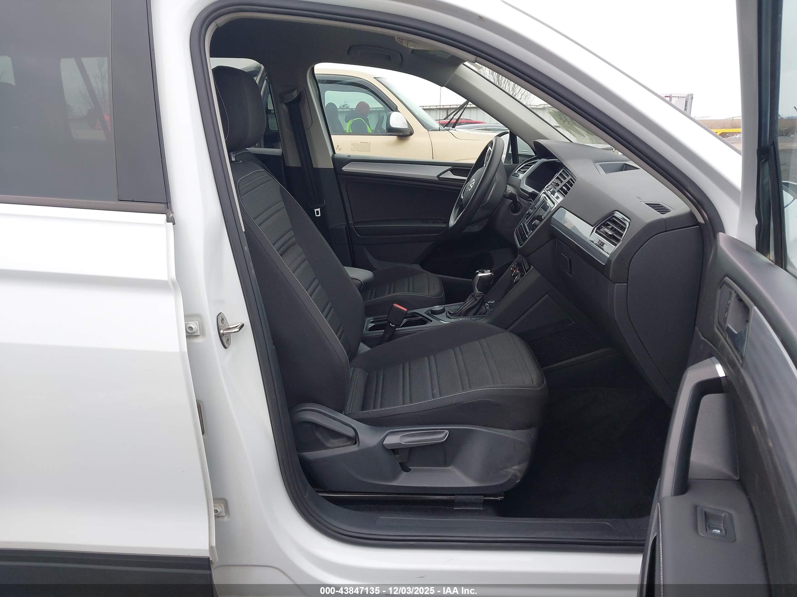 VOLKSWAGEN TIGUAN image 5
