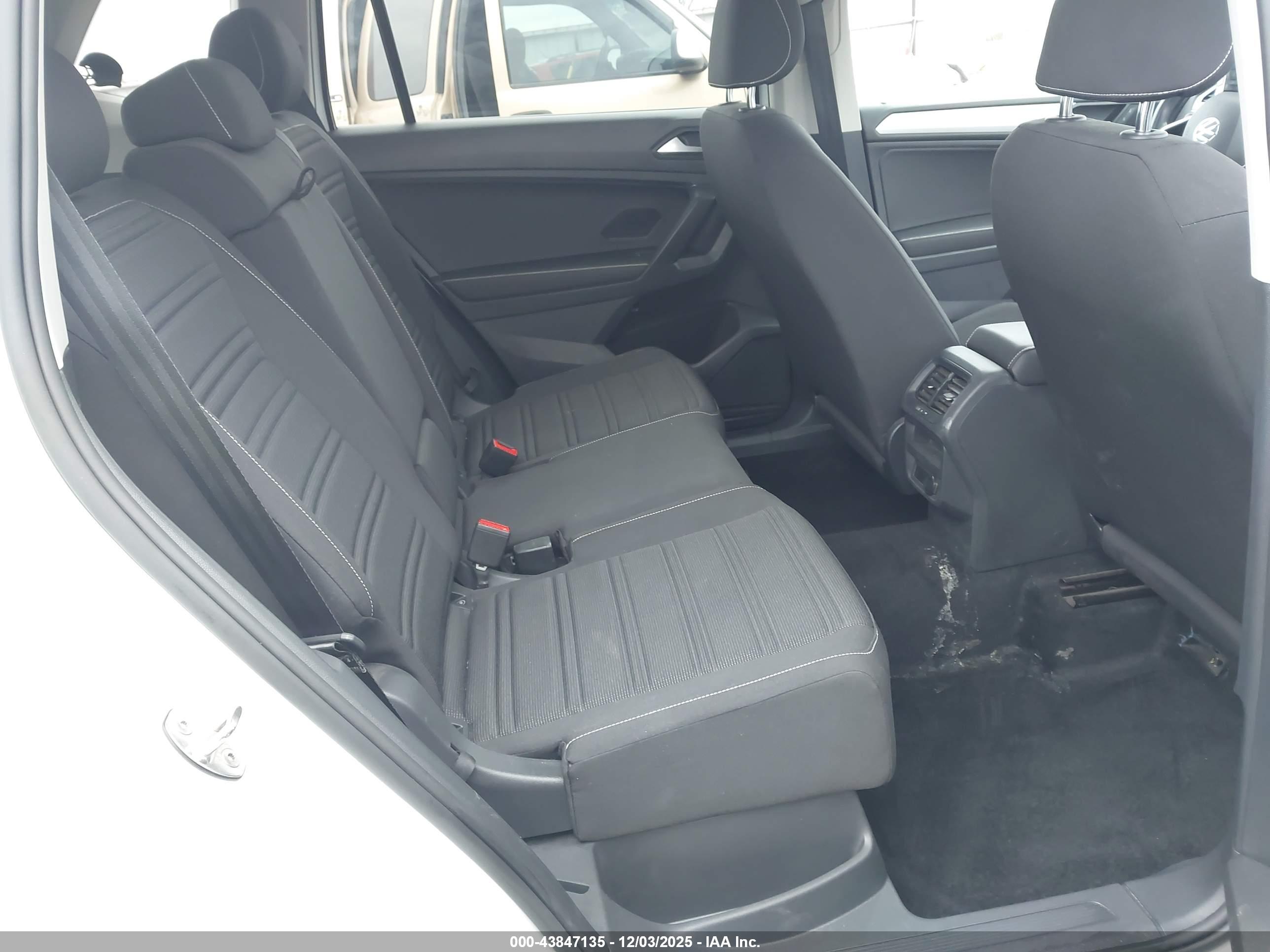 VOLKSWAGEN TIGUAN image 8