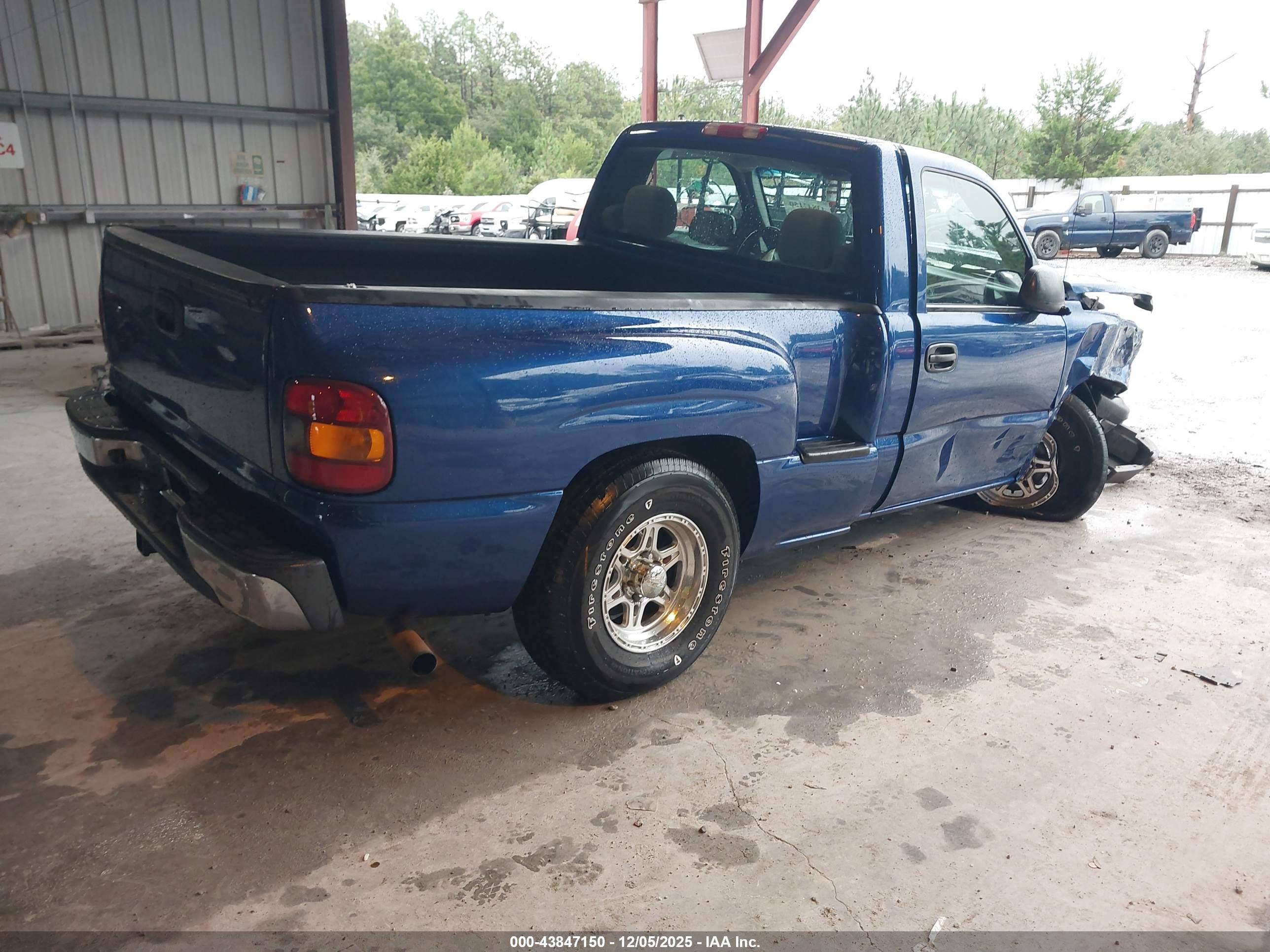 CHEVROLET SILVERADO image 4