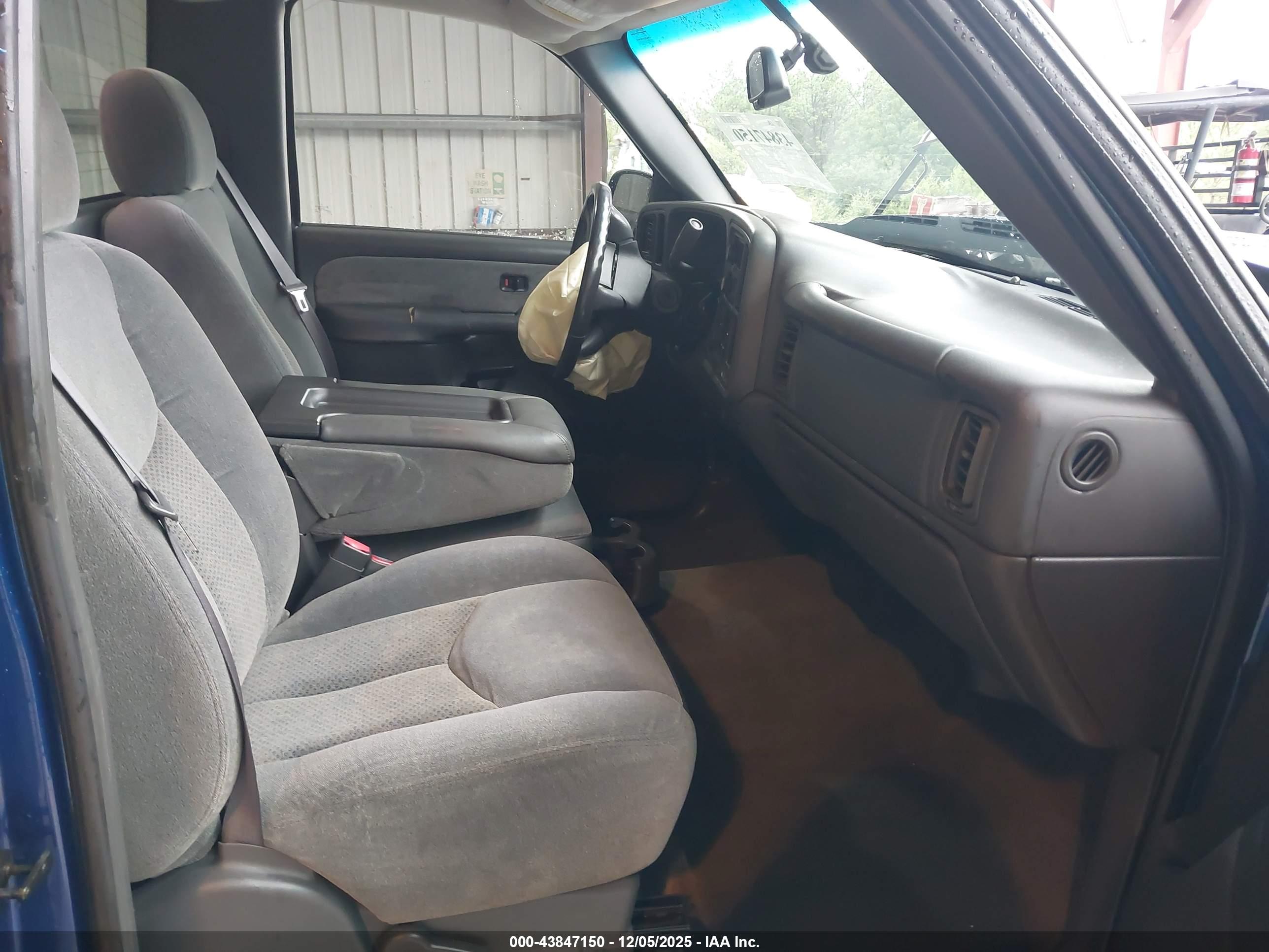 CHEVROLET SILVERADO image 5