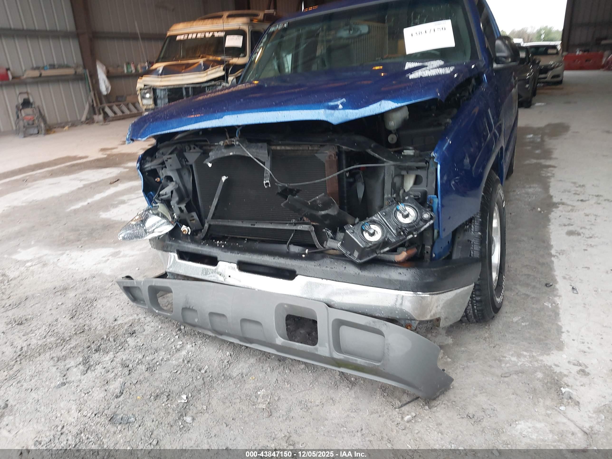 CHEVROLET SILVERADO image 6