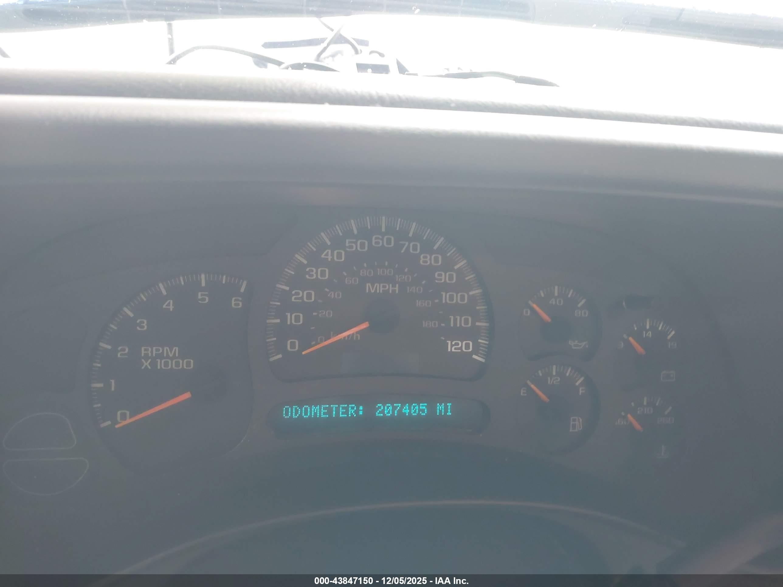 CHEVROLET SILVERADO image 7