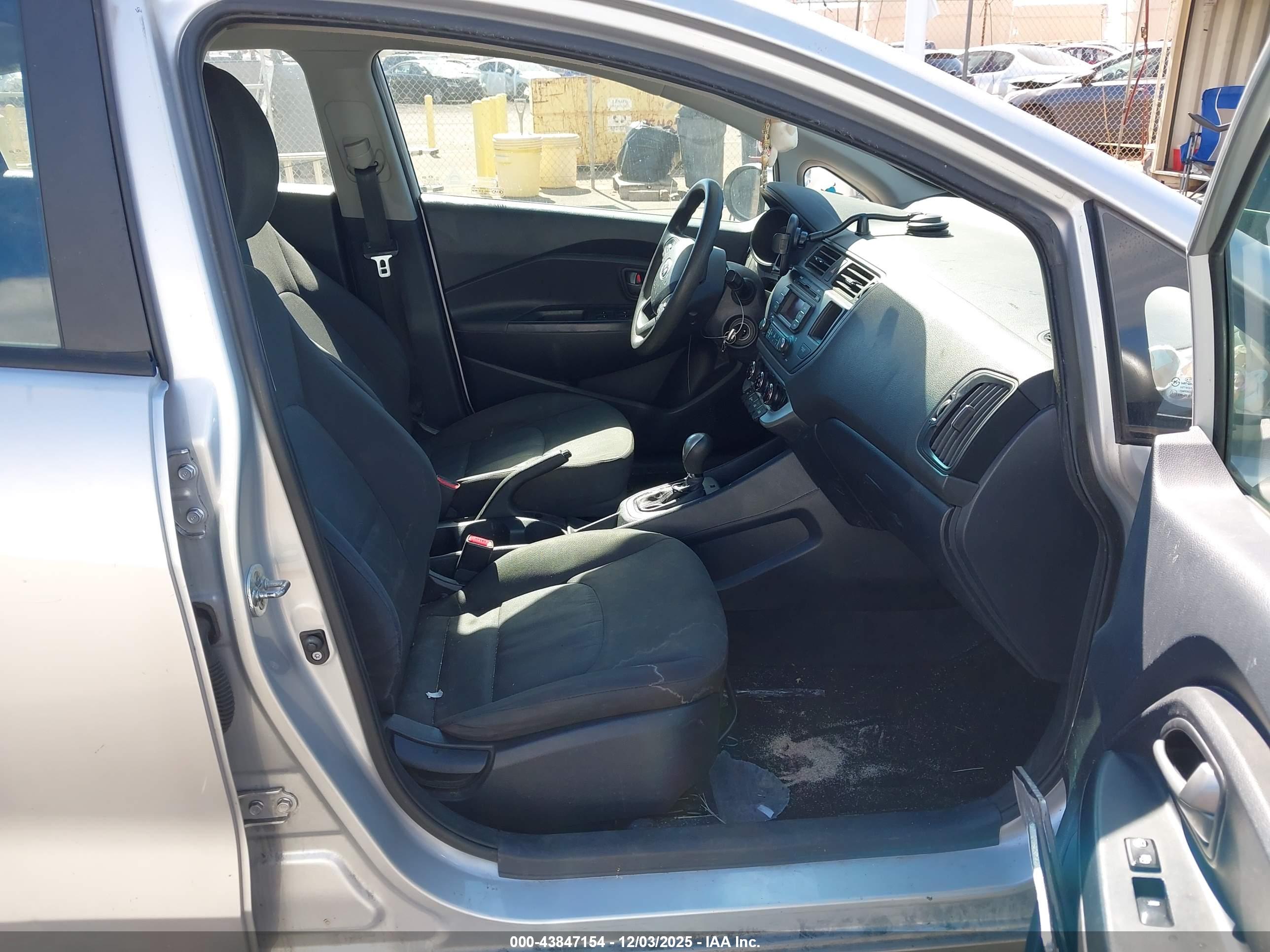 KIA RIO image 5