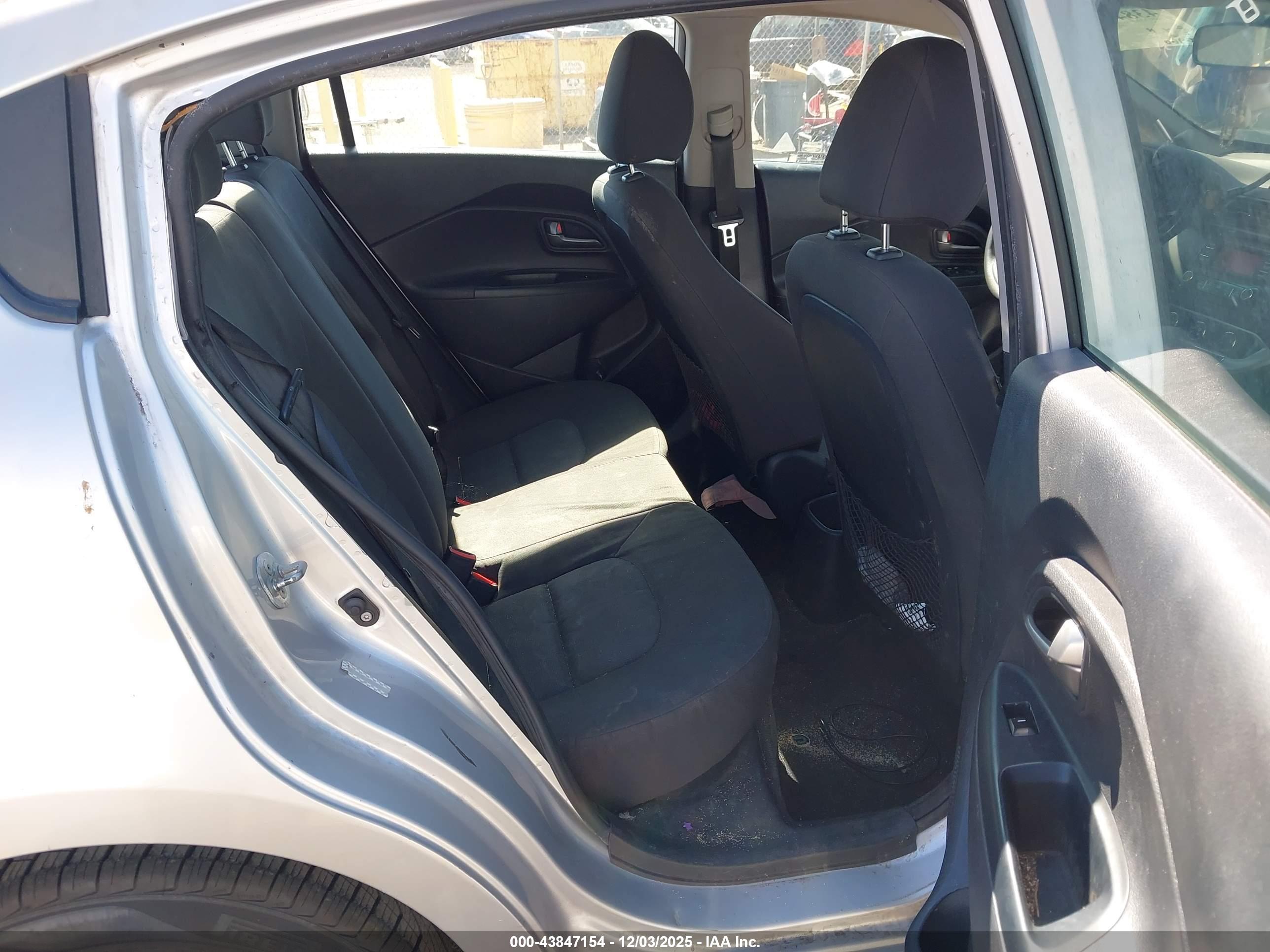 KIA RIO image 8