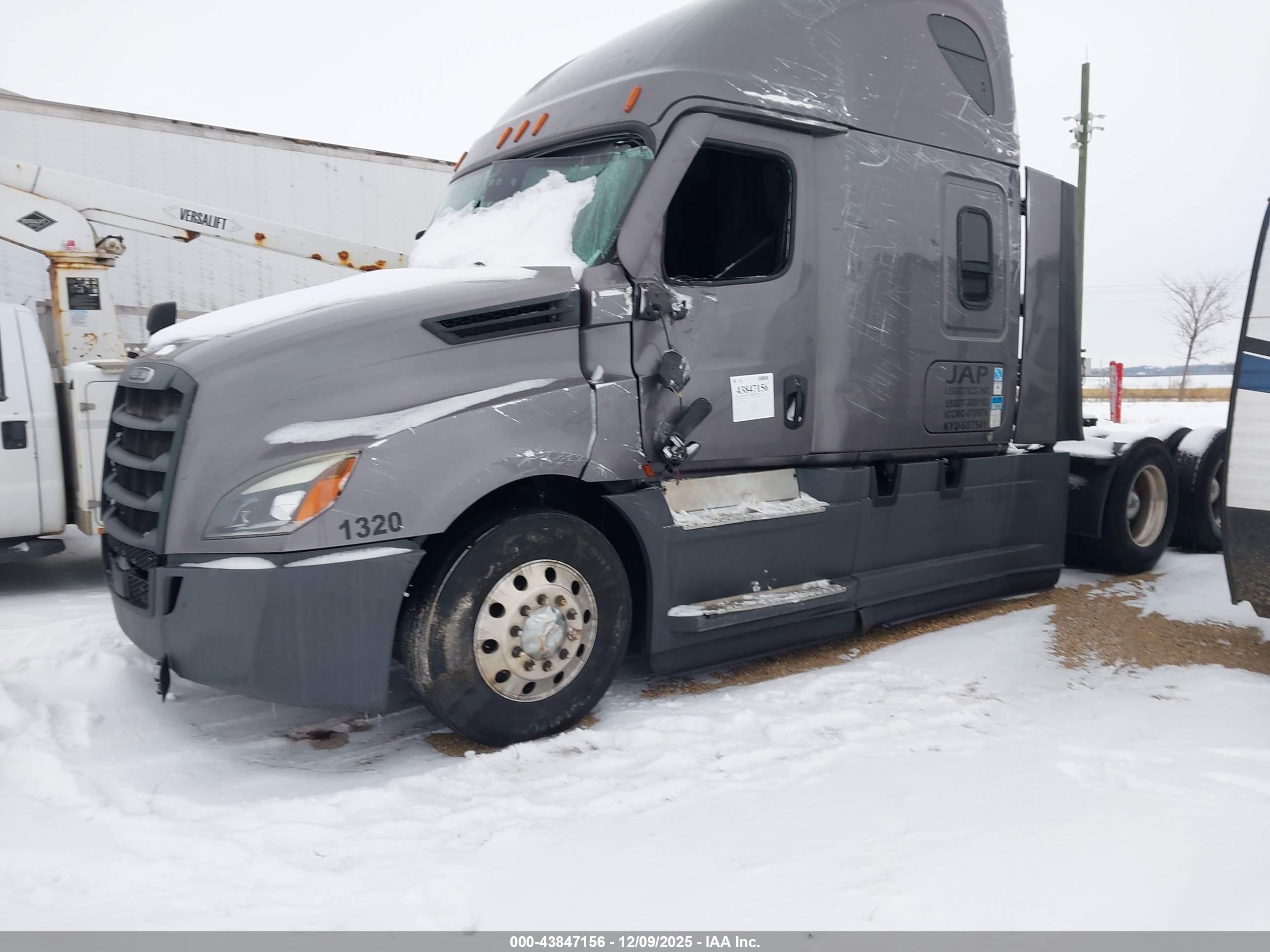 FREIGHTLINER NEW image 2