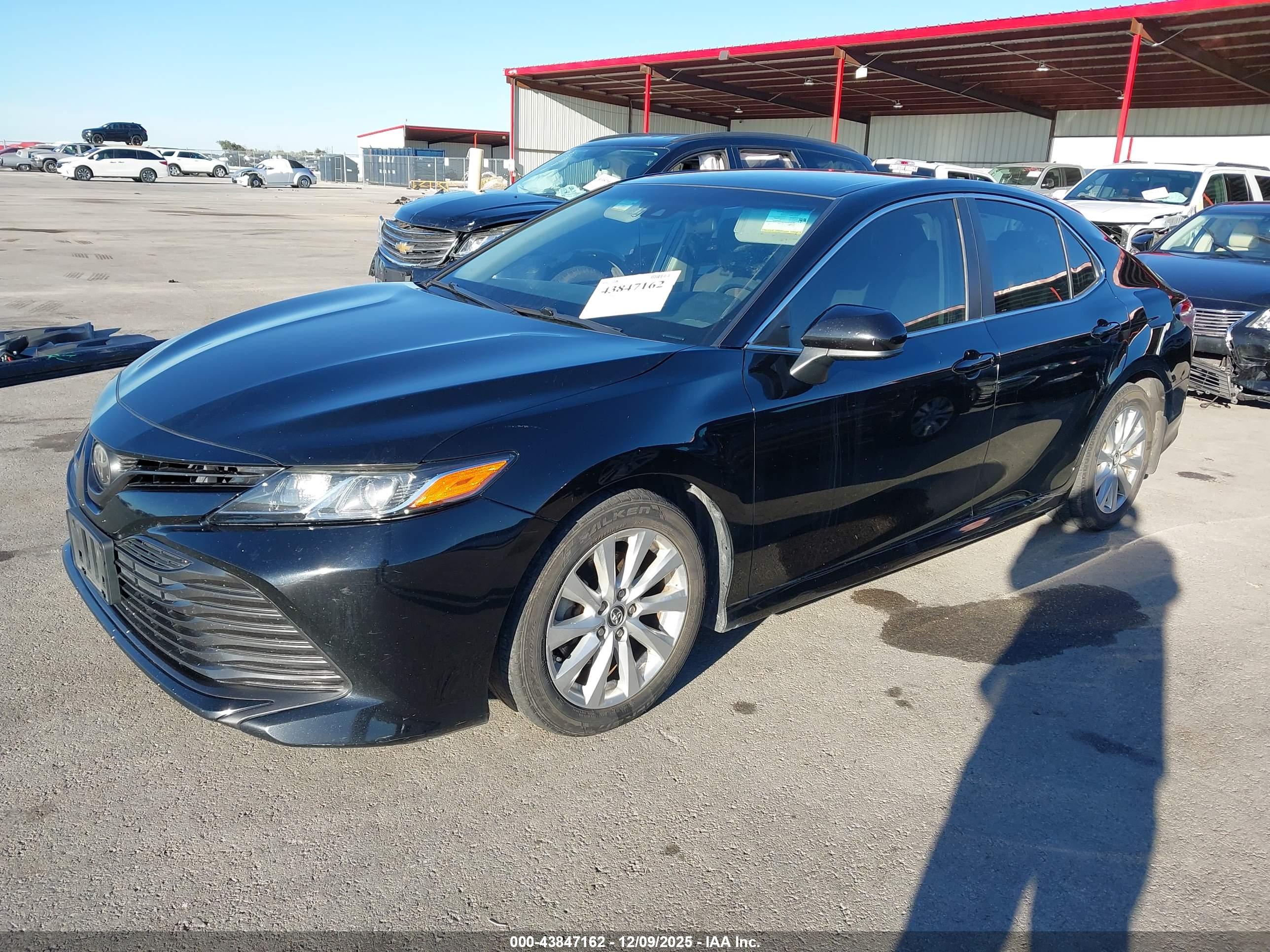 TOYOTA CAMRY image 2