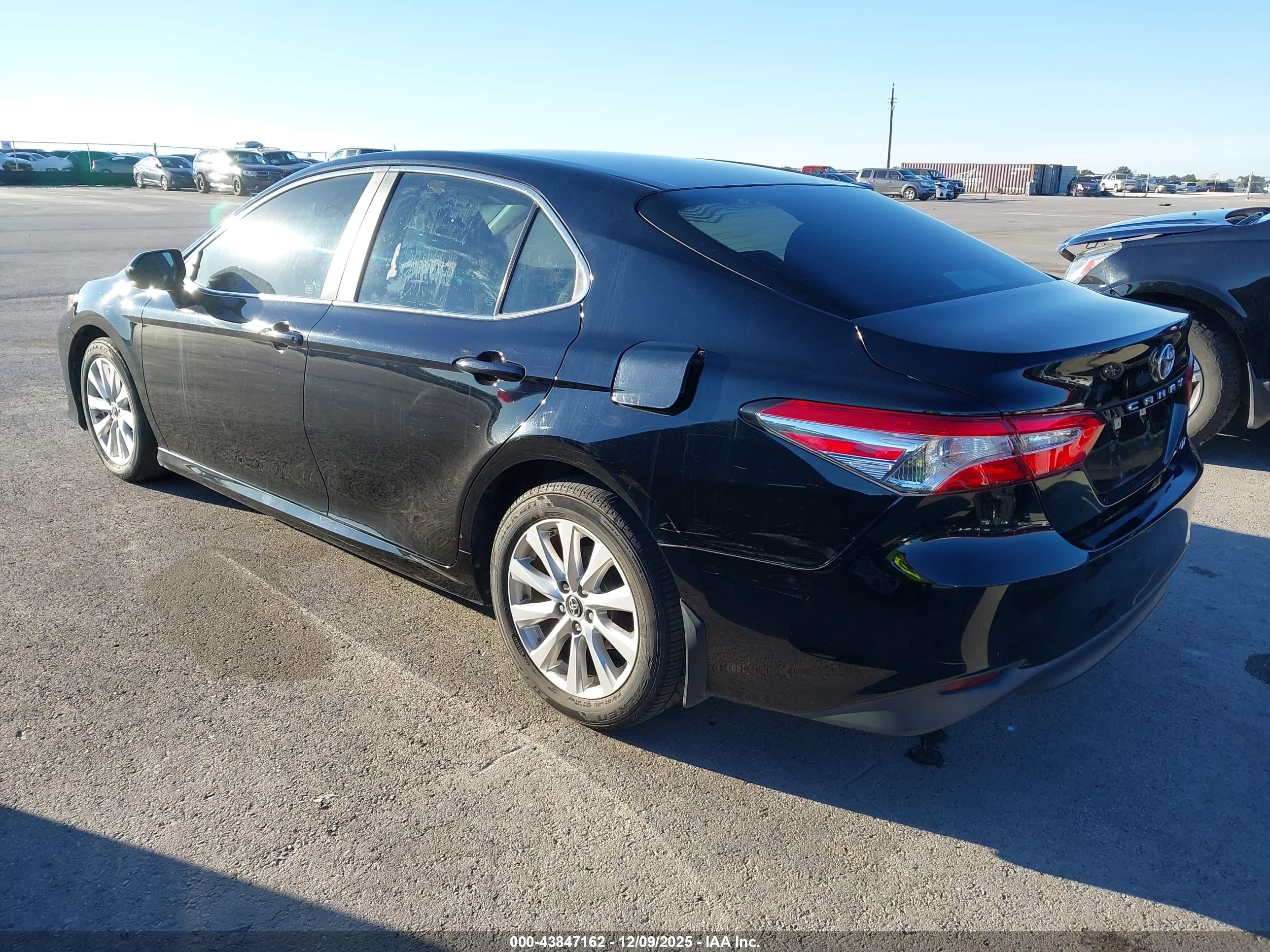 TOYOTA CAMRY image 3