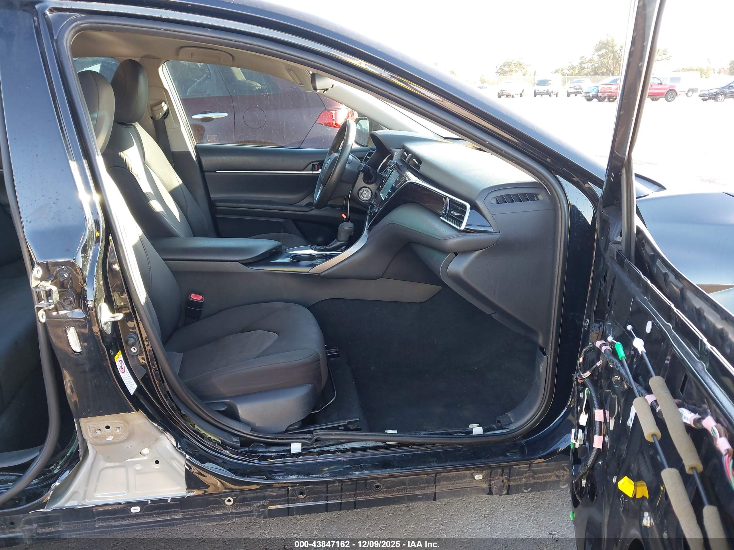 TOYOTA CAMRY image 5