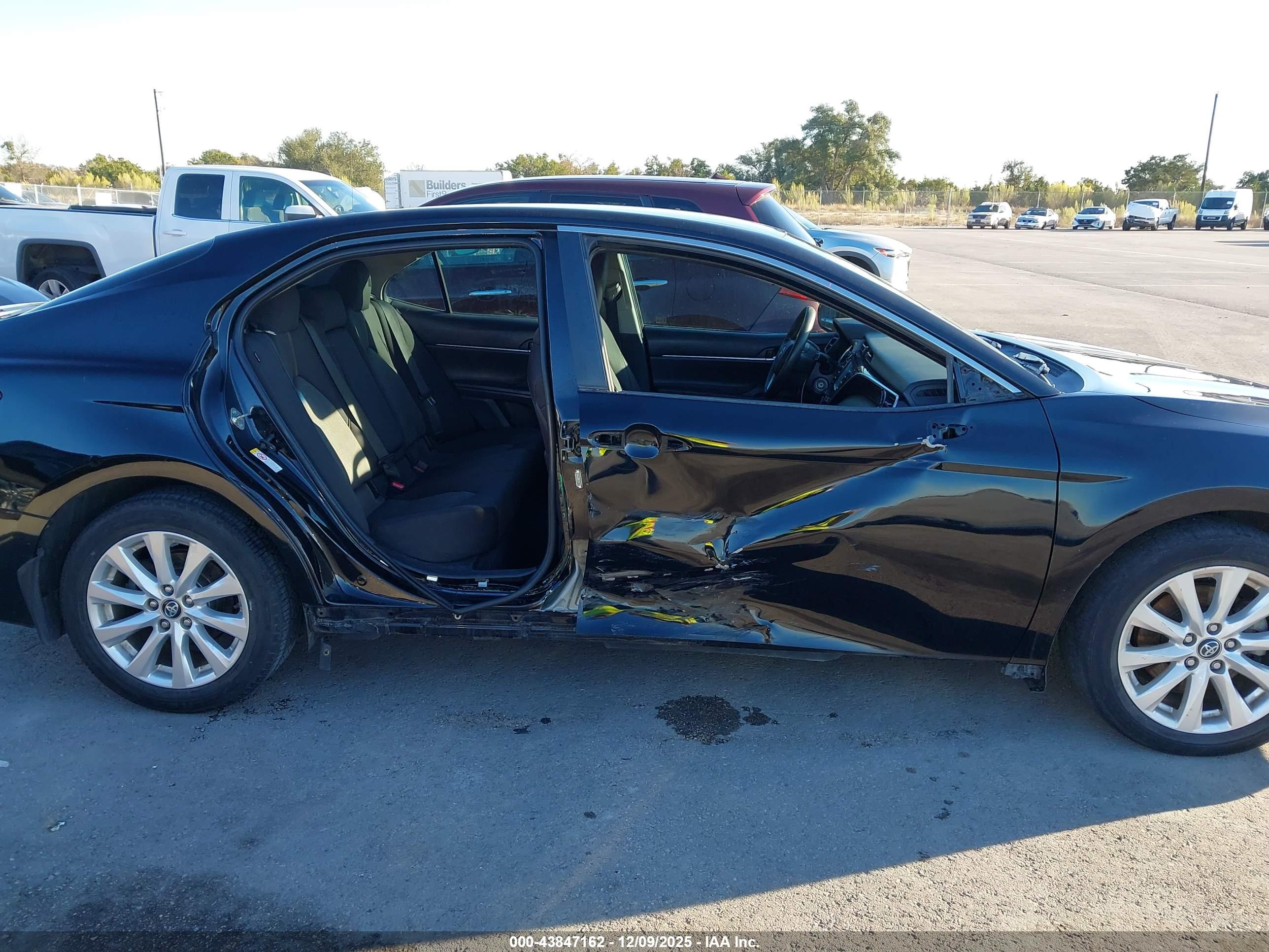 TOYOTA CAMRY image 6