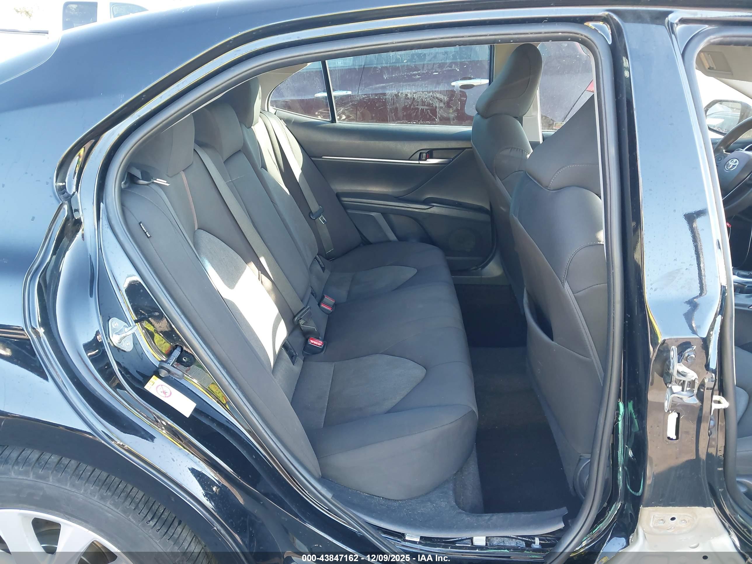 TOYOTA CAMRY image 8