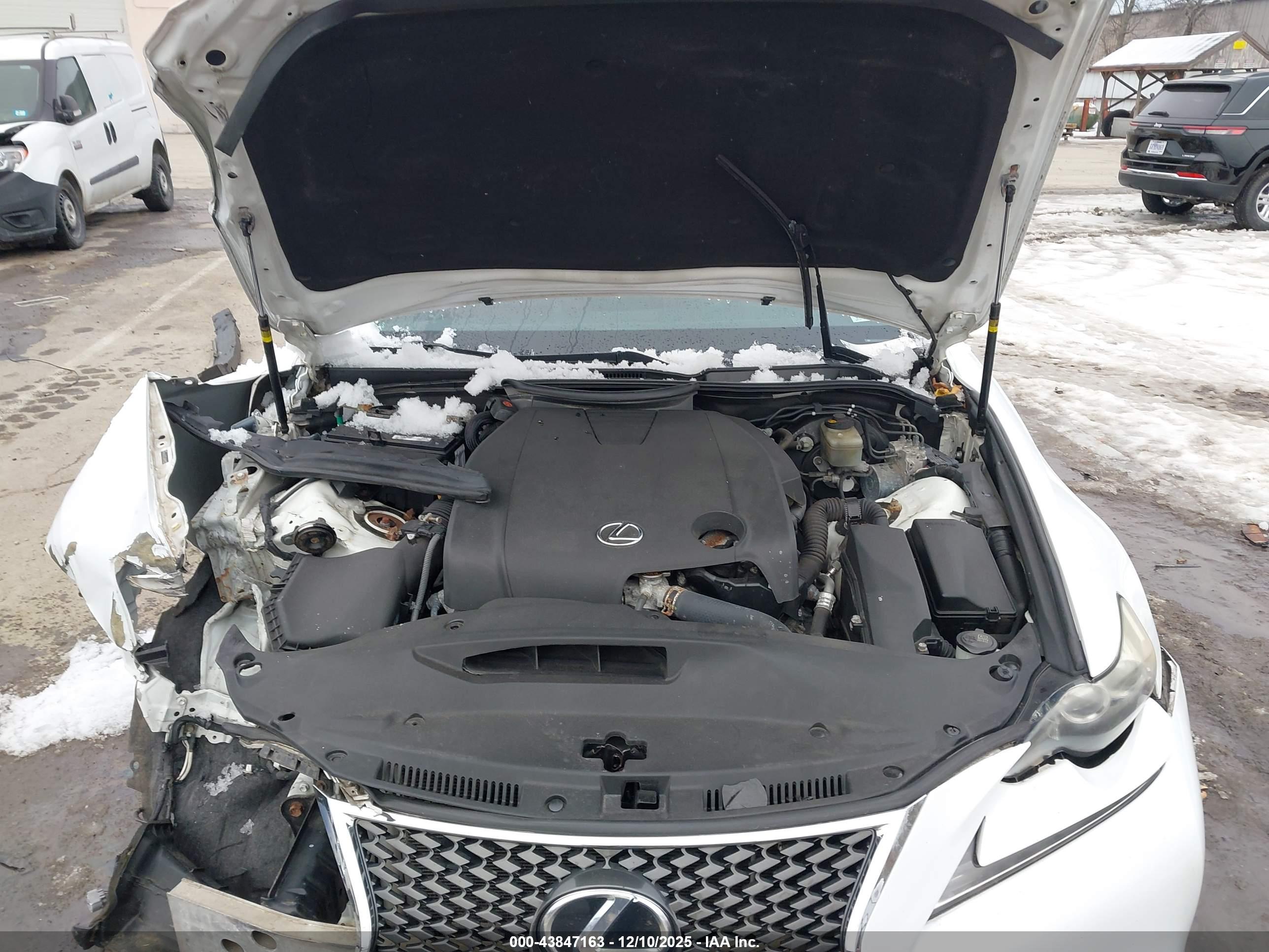 LEXUS IS image 10