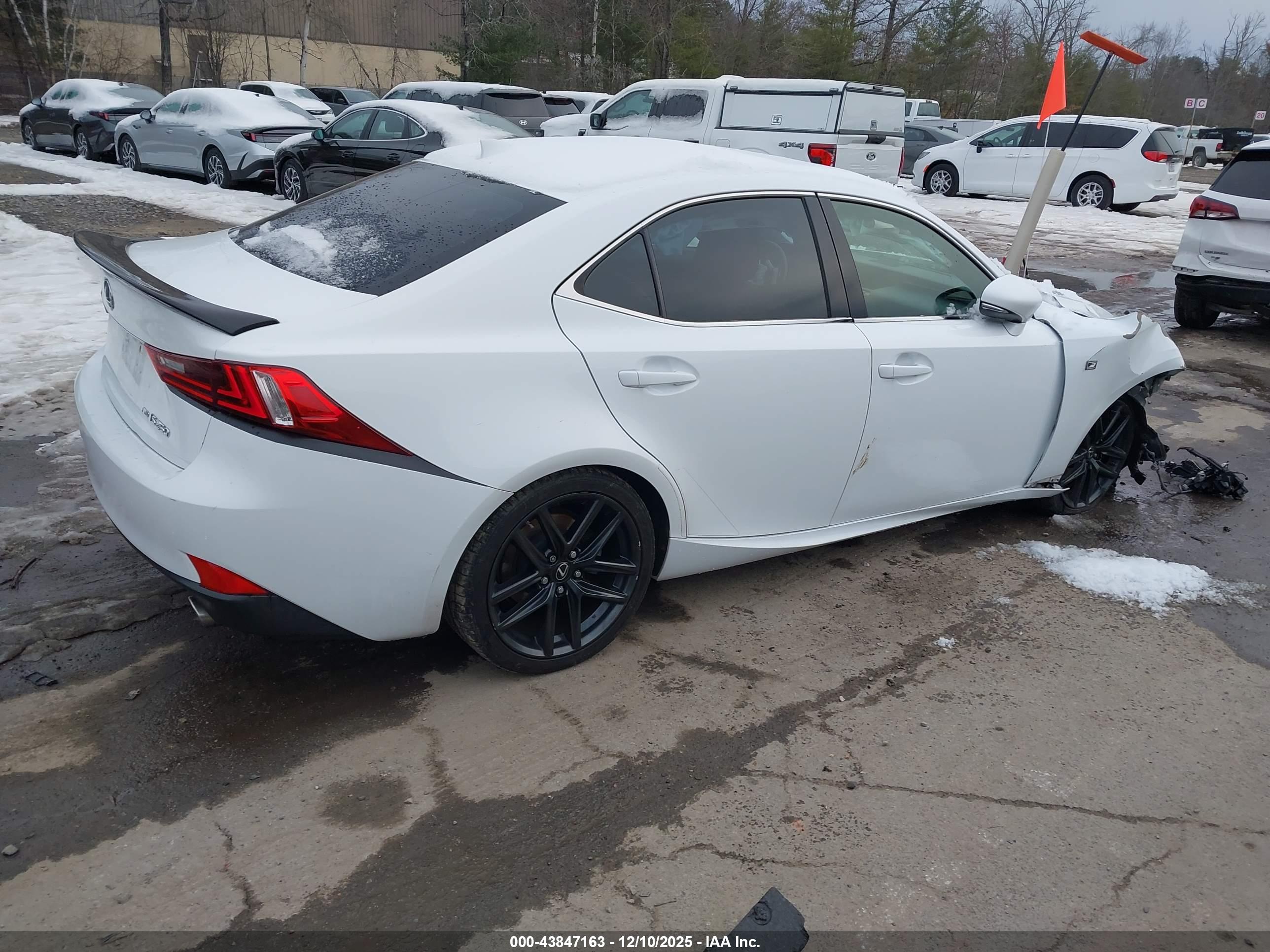 LEXUS IS image 4