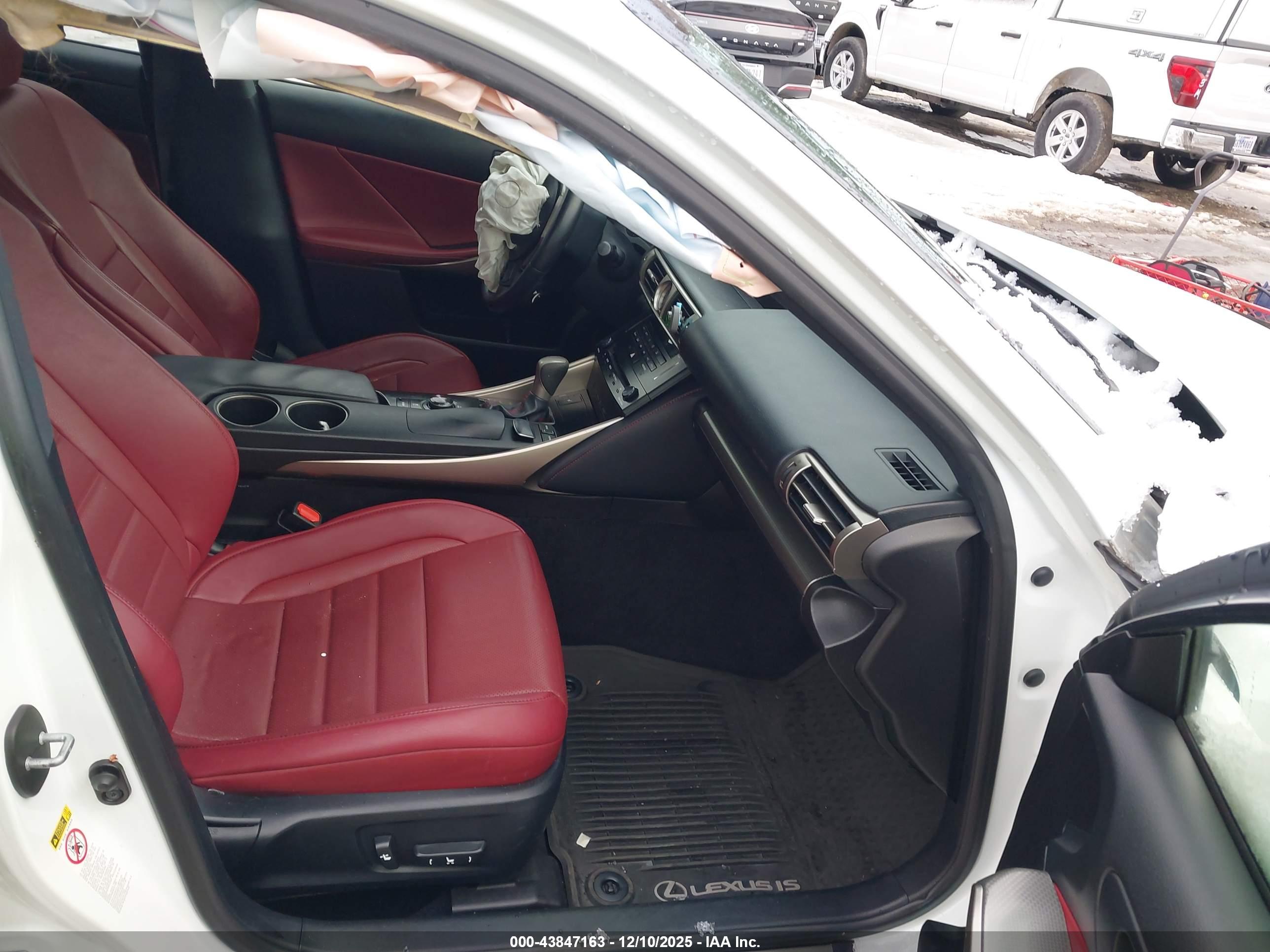 LEXUS IS image 5