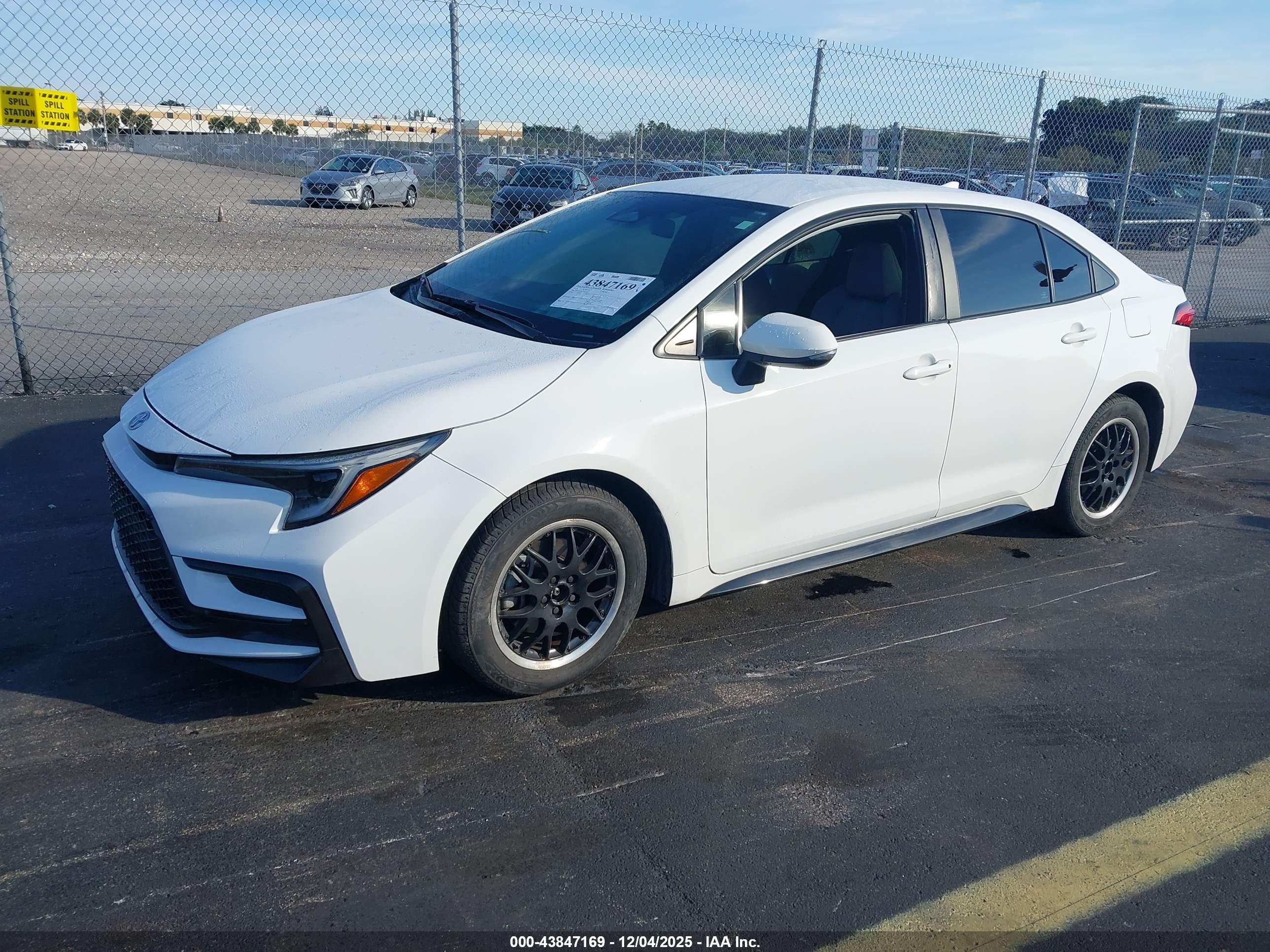 TOYOTA COROLLA image 2