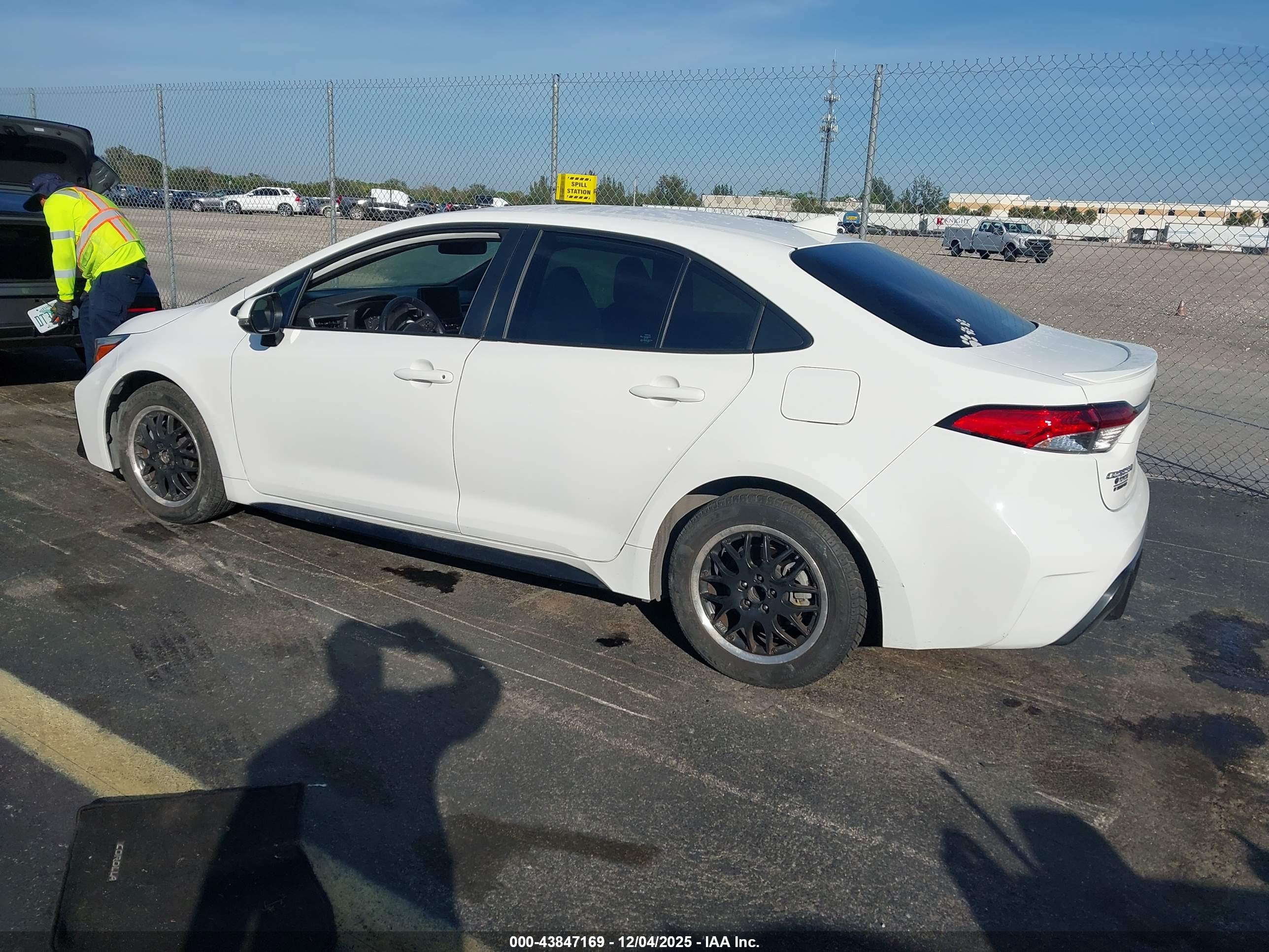 TOYOTA COROLLA image 3