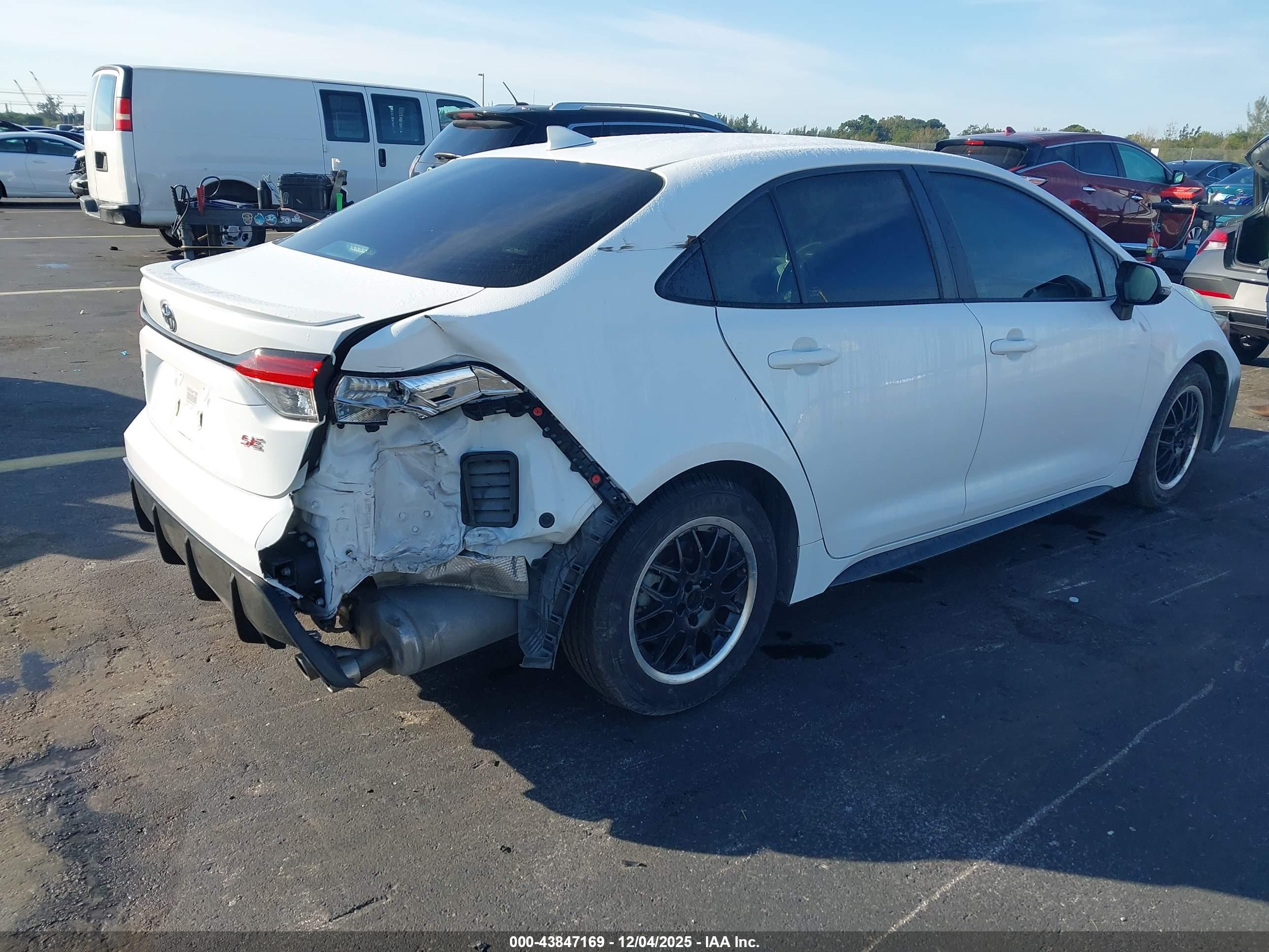 TOYOTA COROLLA image 4