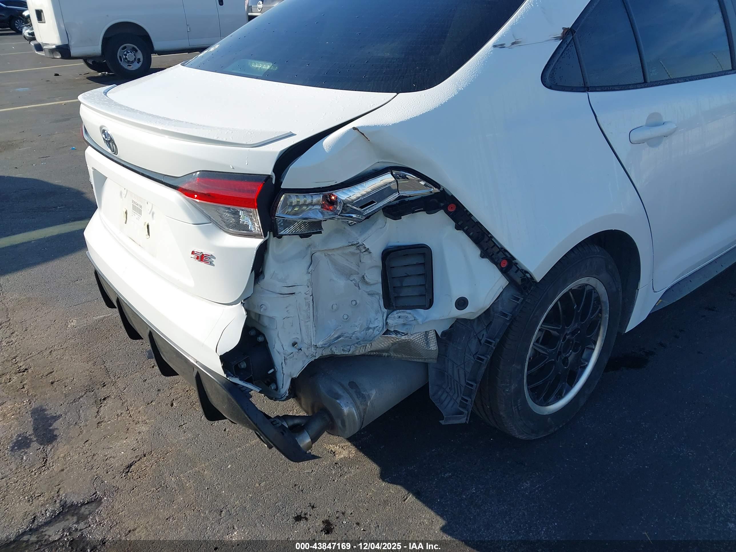 TOYOTA COROLLA image 6