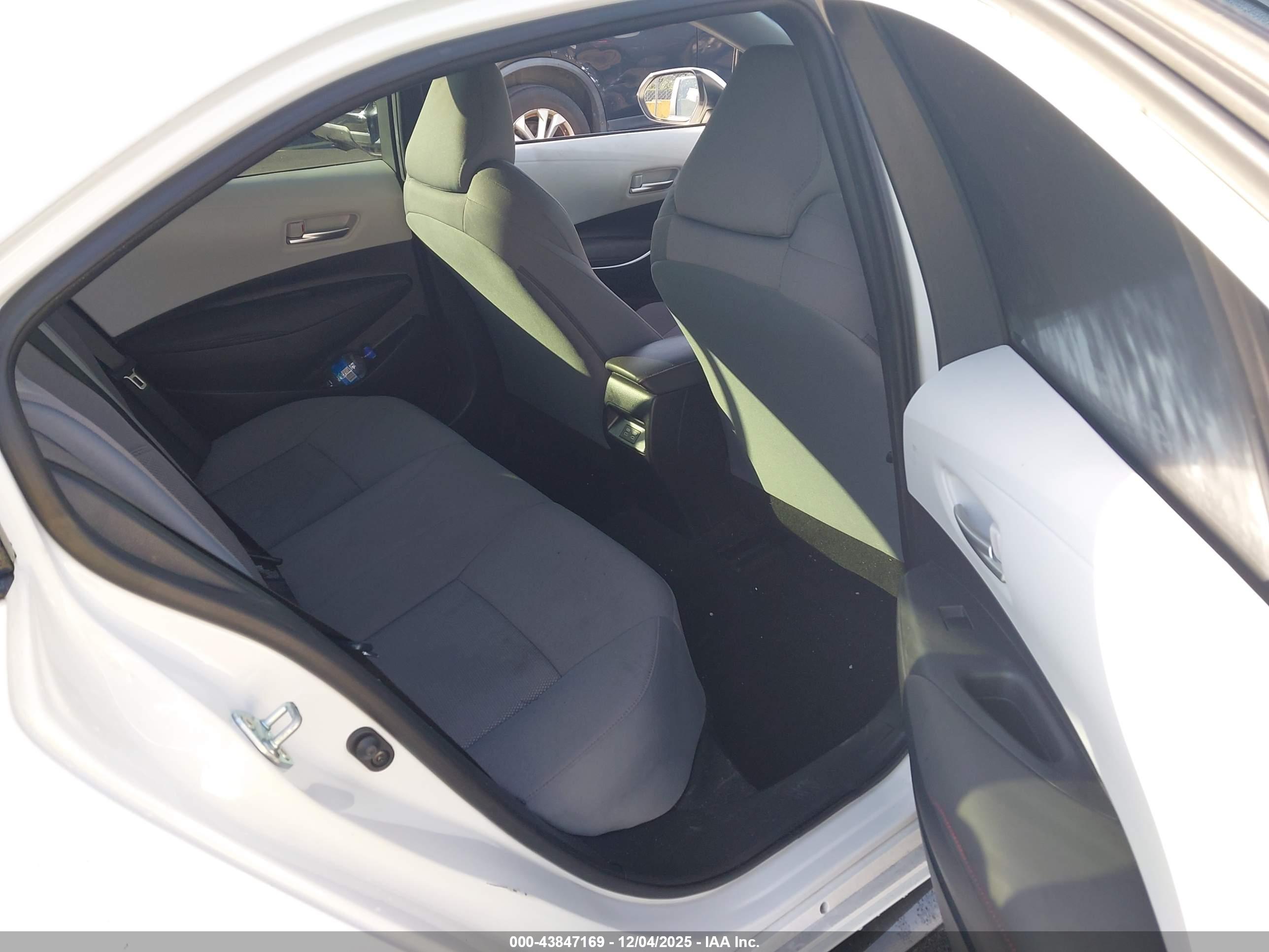 TOYOTA COROLLA image 8