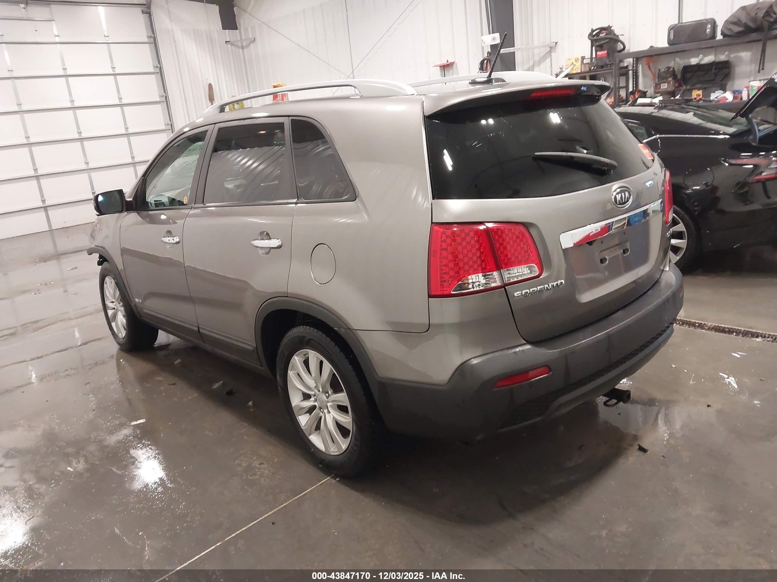 KIA SORENTO image 3