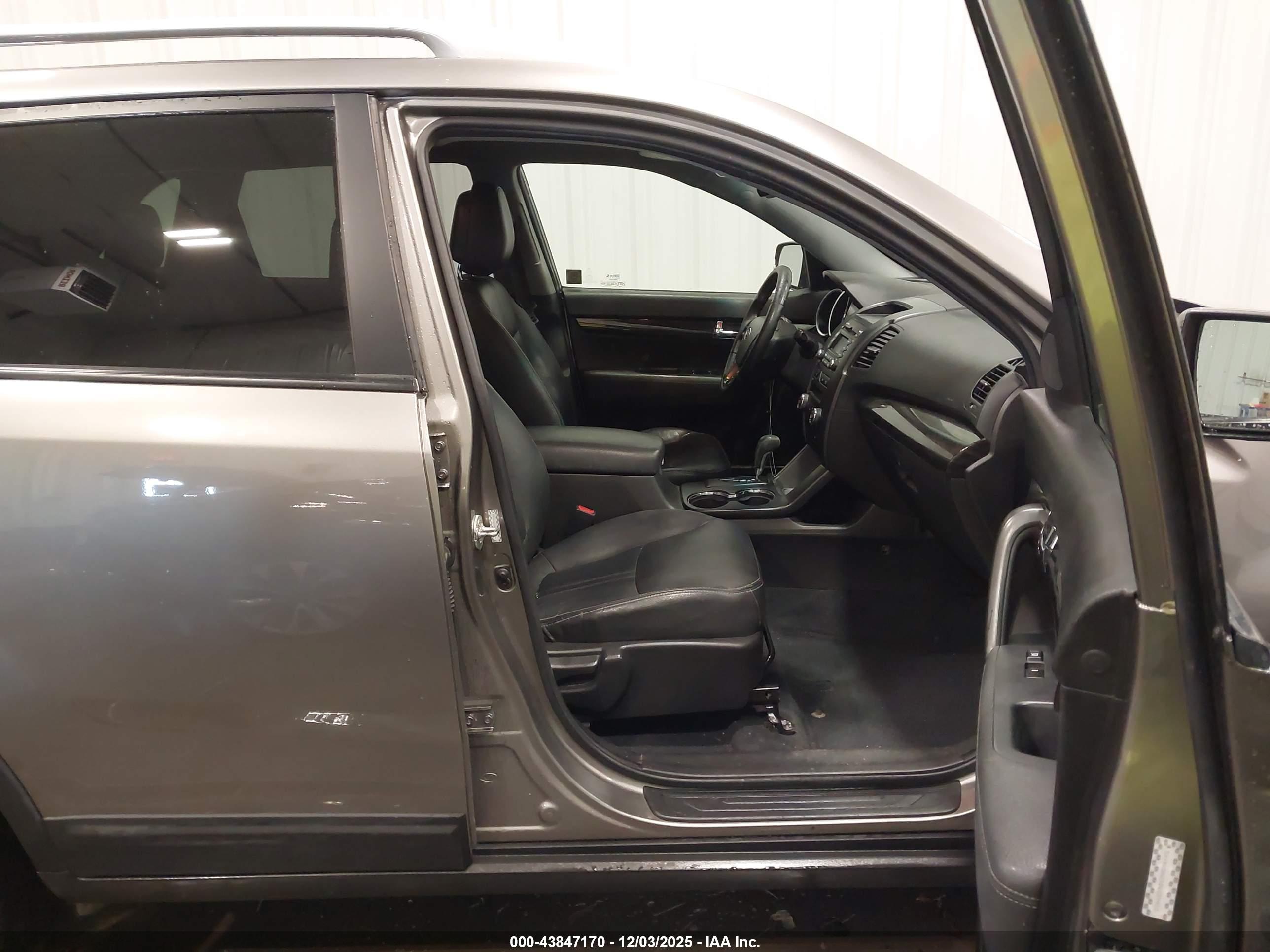 KIA SORENTO image 5