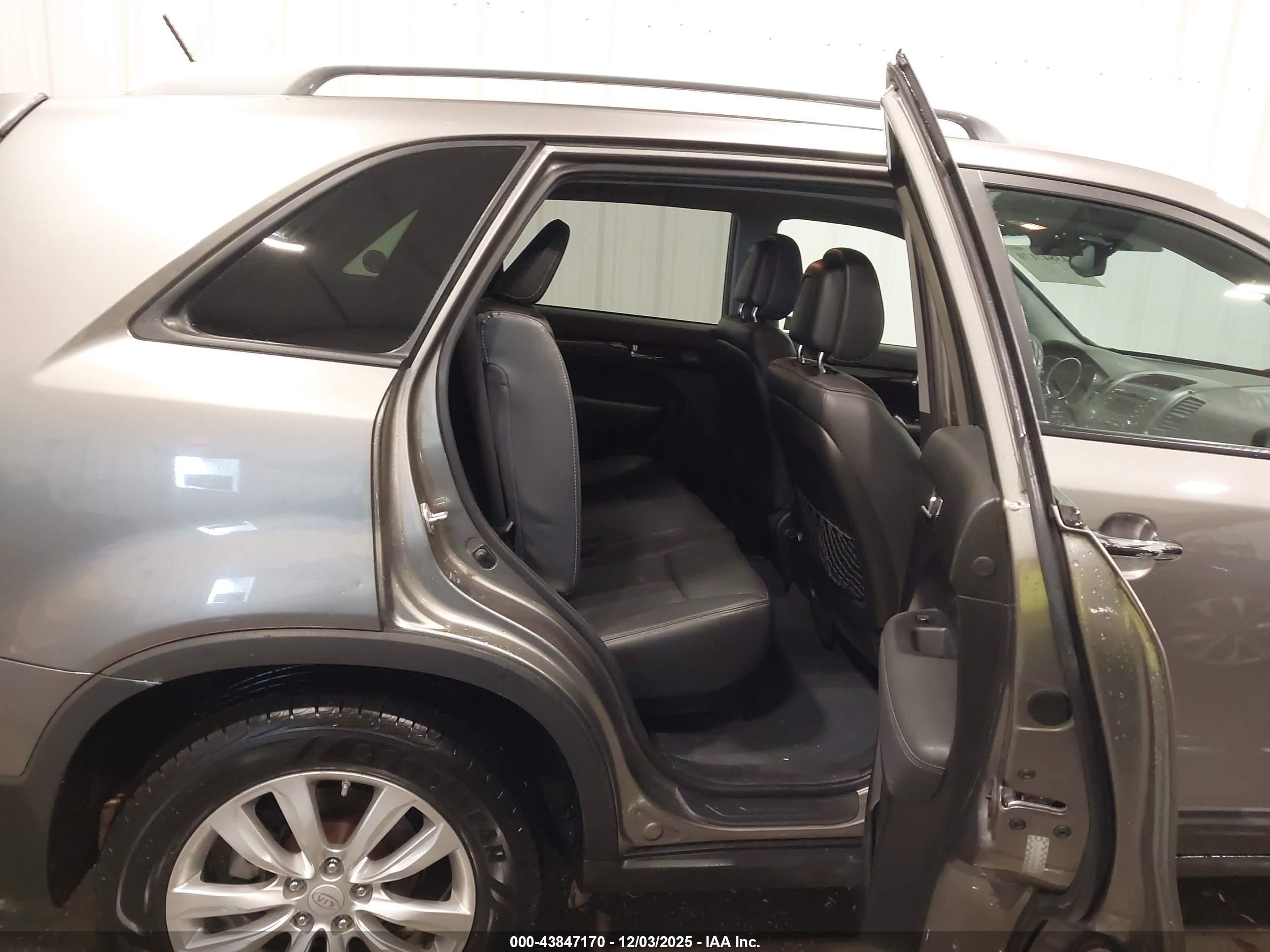 KIA SORENTO image 8