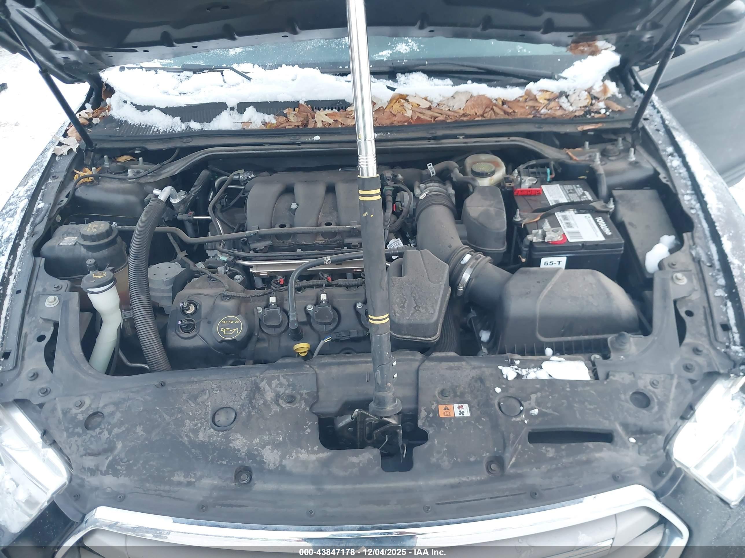 FORD TAURUS image 10