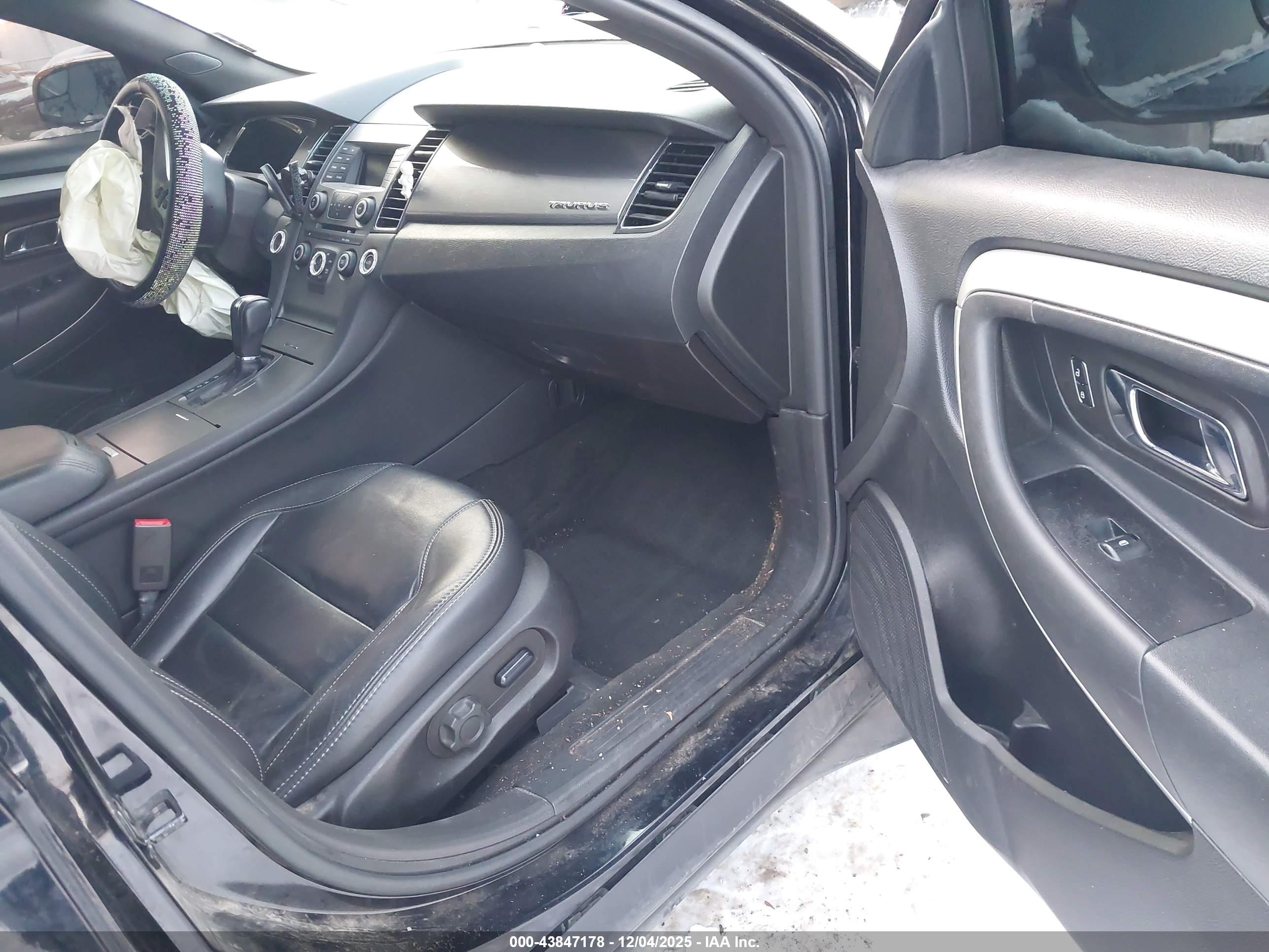 FORD TAURUS image 5