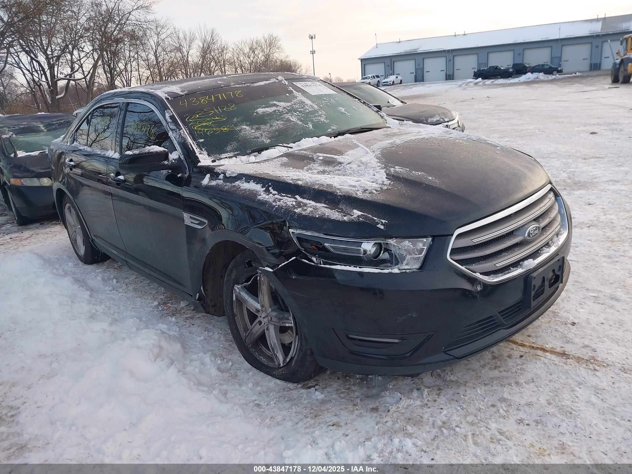 FORD TAURUS image 6