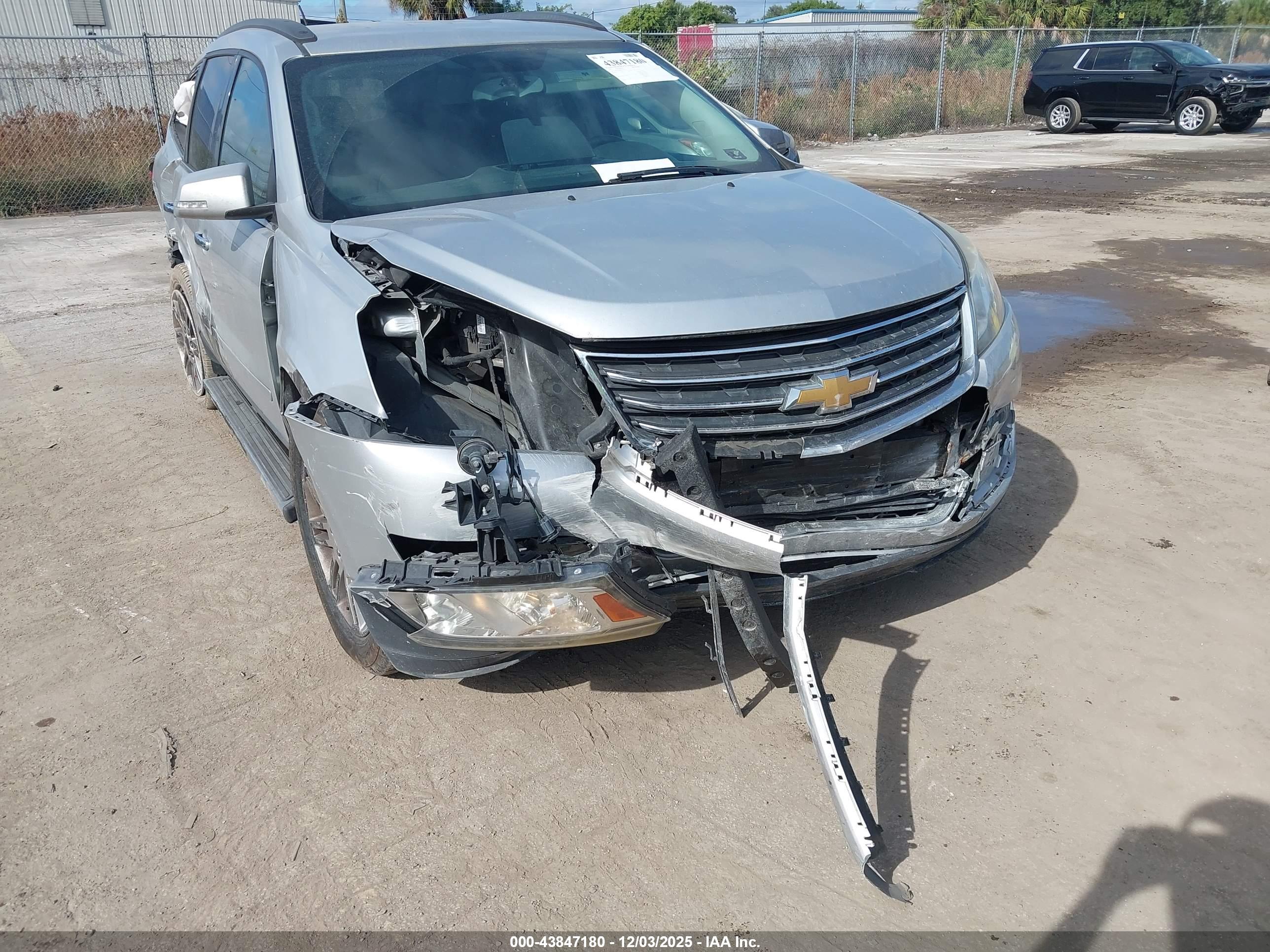 CHEVROLET TRAVERSE image 6