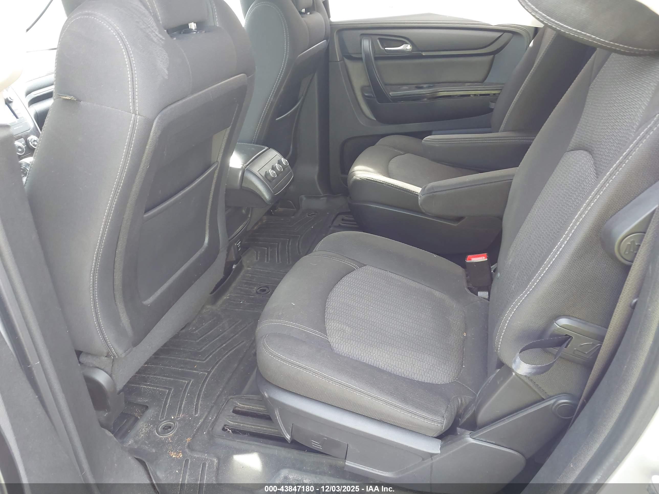 CHEVROLET TRAVERSE image 8