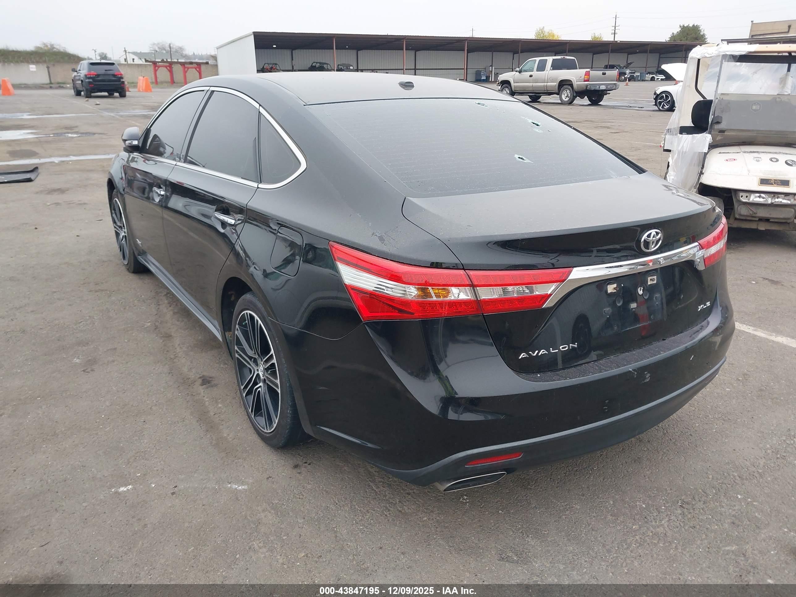 TOYOTA AVALON image 3