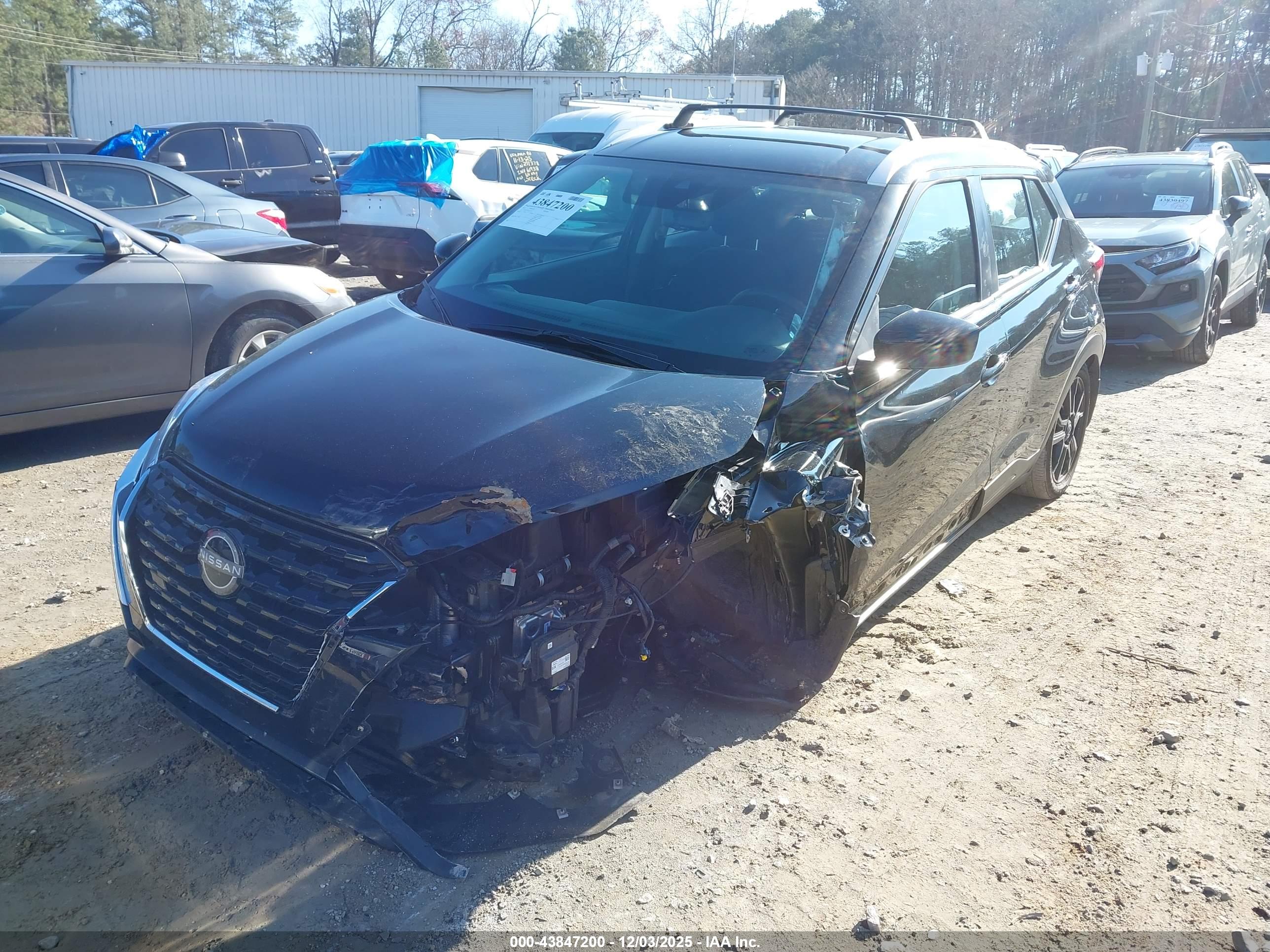 NISSAN KICKS image 2