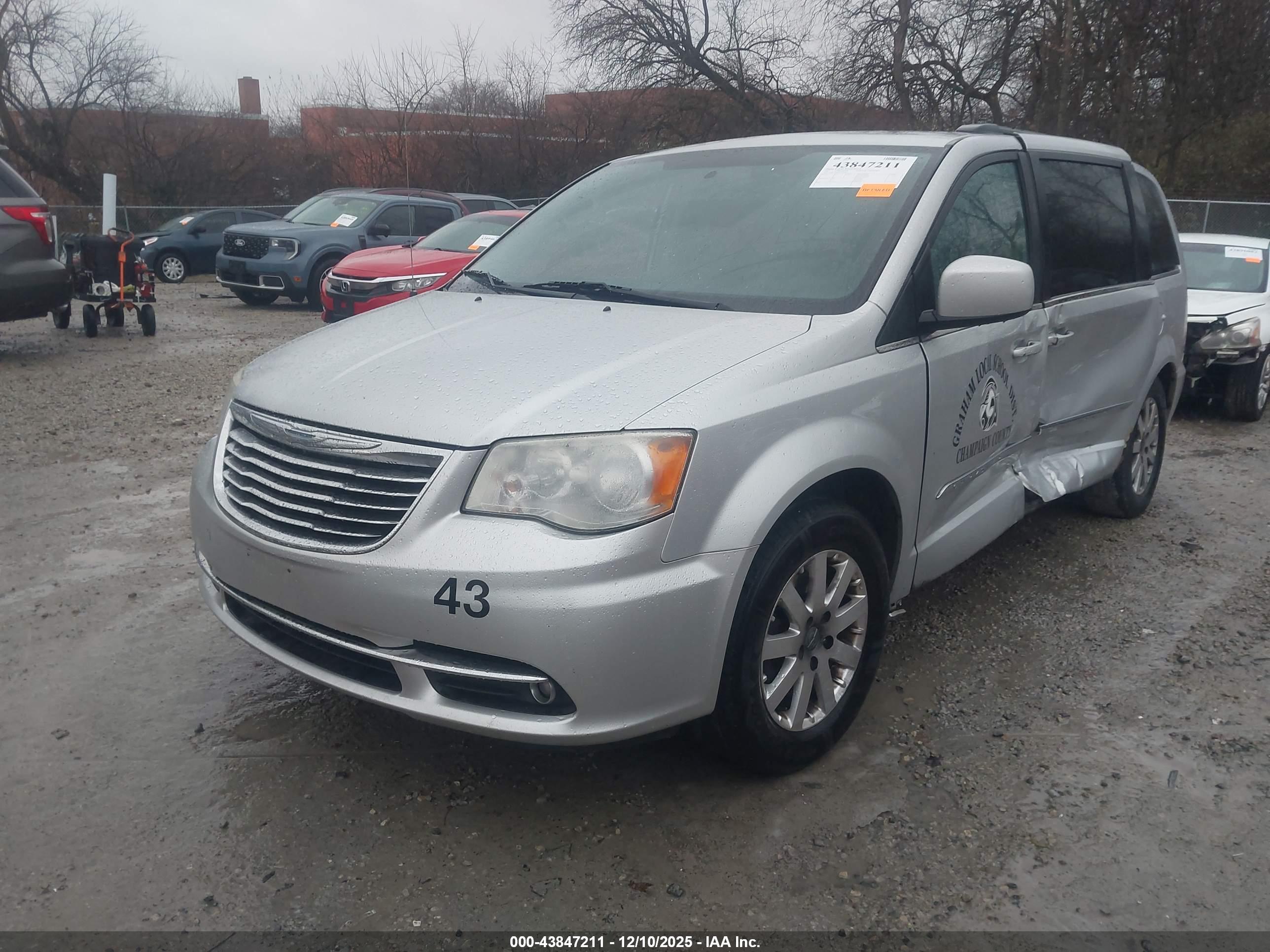 CHRYSLER TOWN image 2