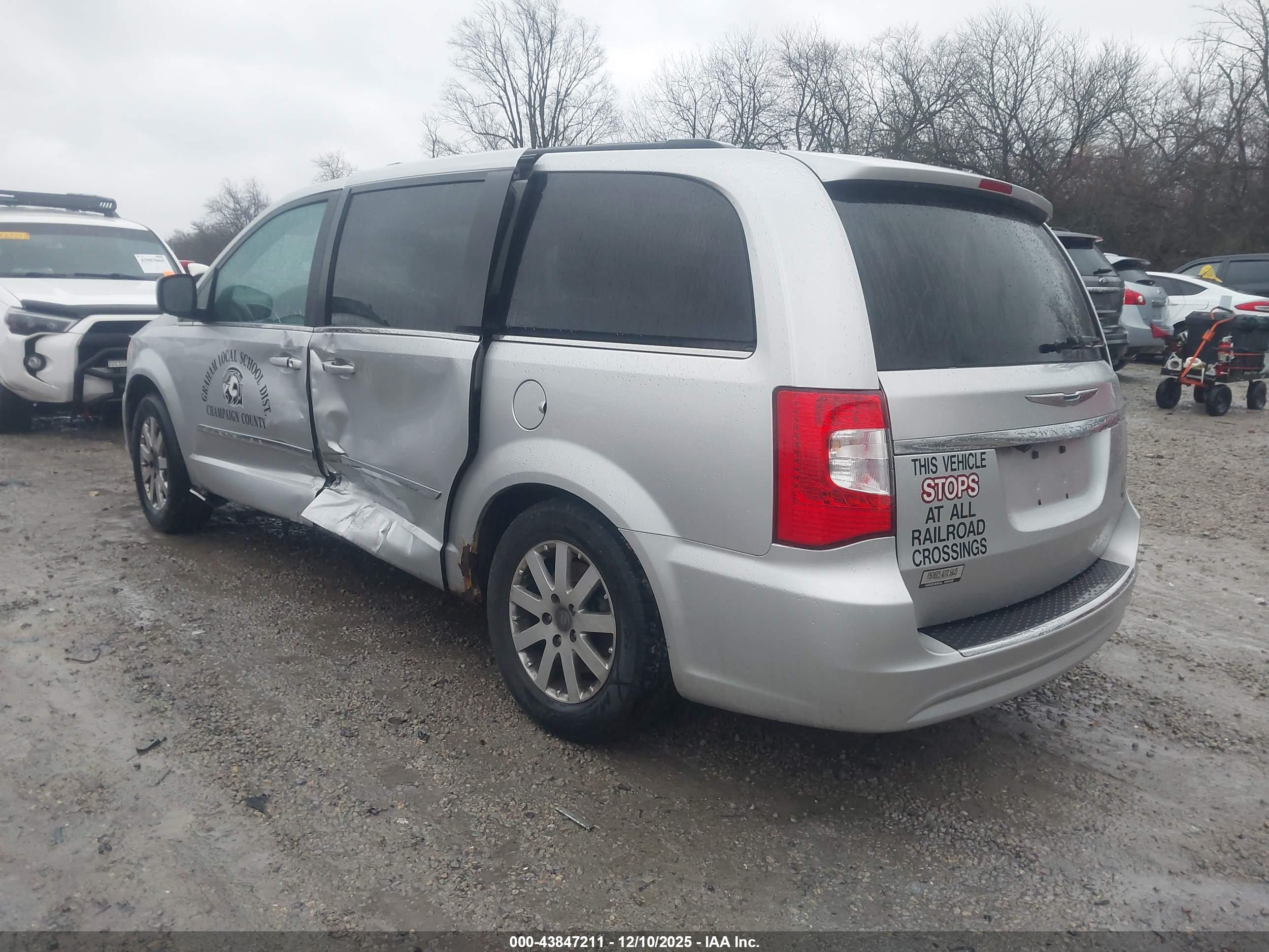 CHRYSLER TOWN image 3