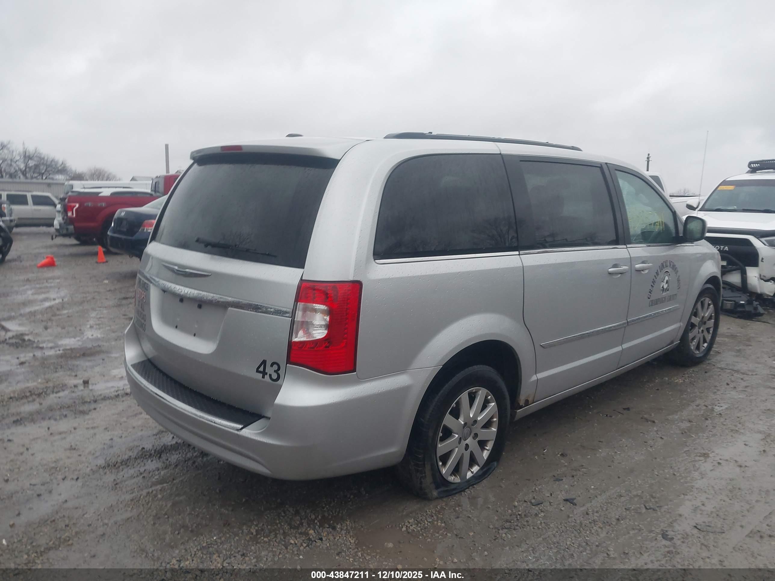 CHRYSLER TOWN image 4