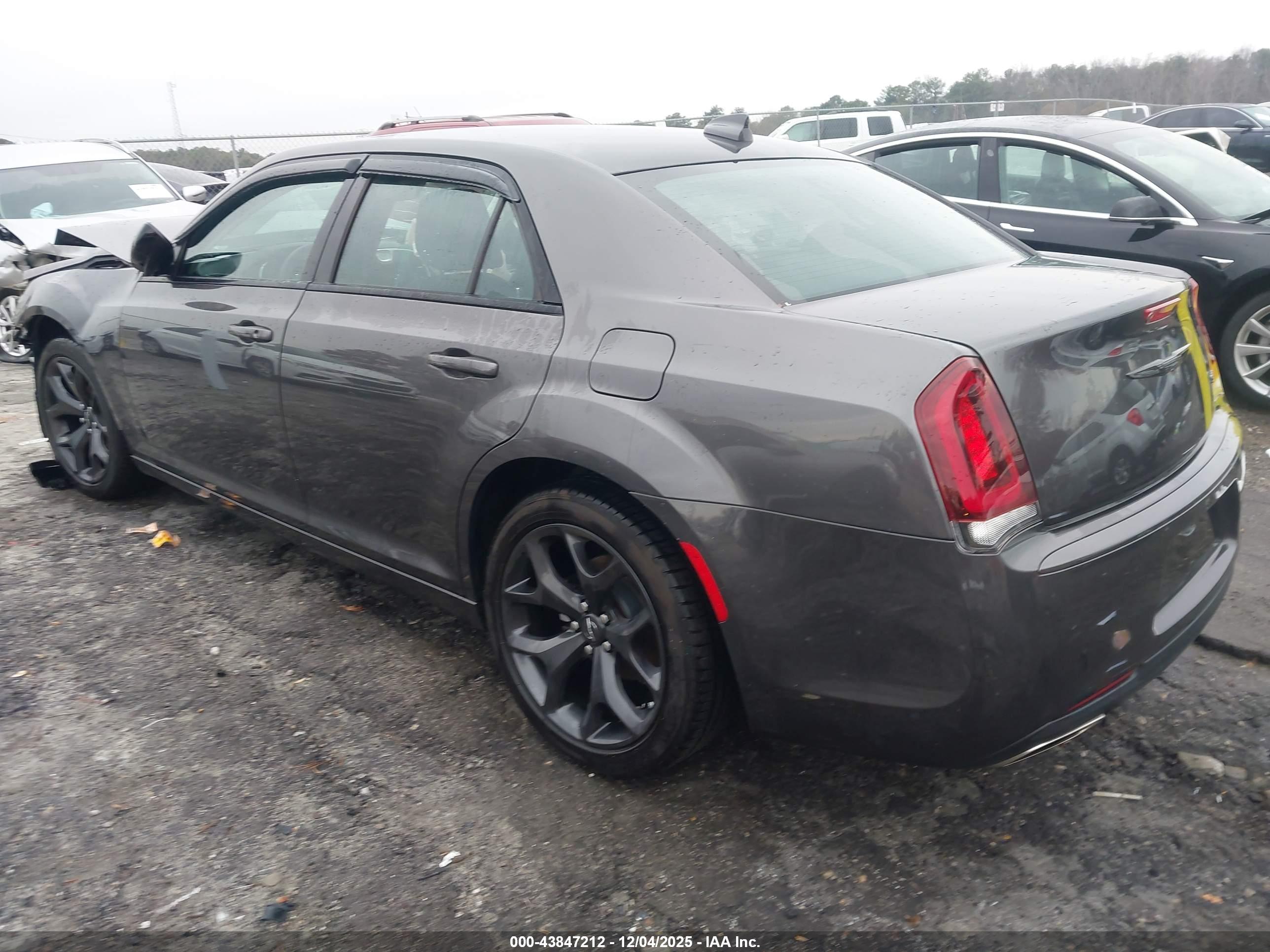 CHRYSLER 300 image 3