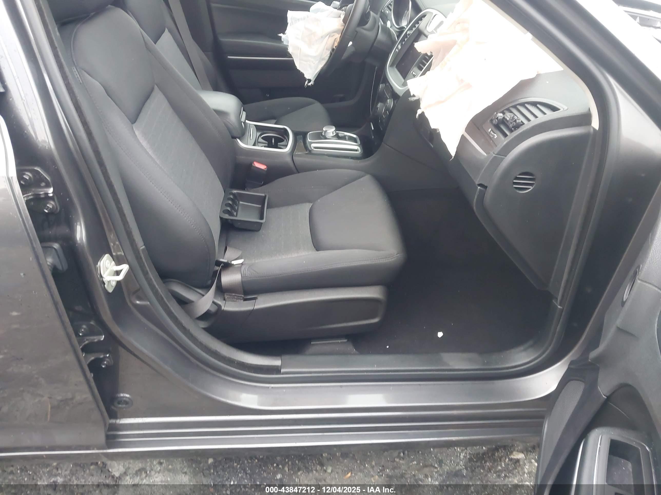 CHRYSLER 300 image 5