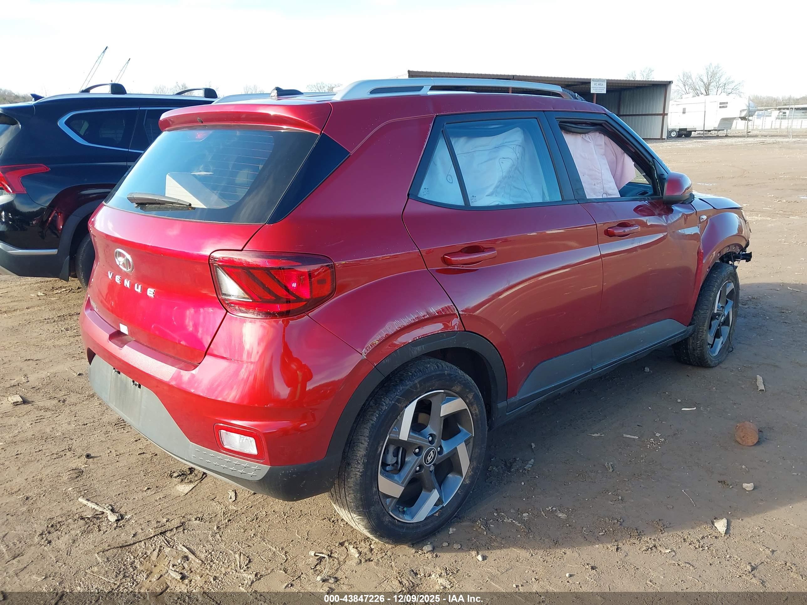 HYUNDAI VENUE image 4