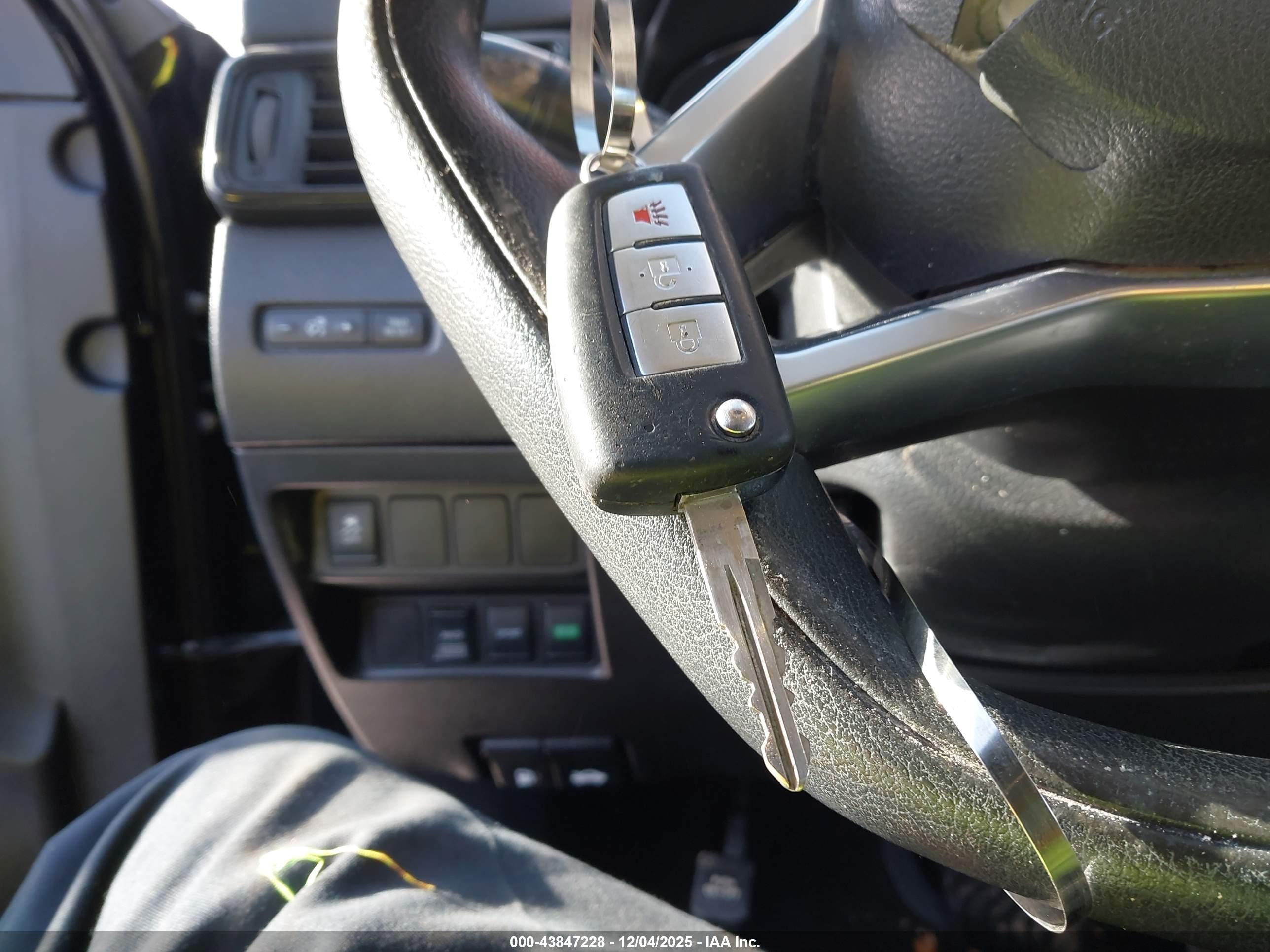 NISSAN ROGUE image 11