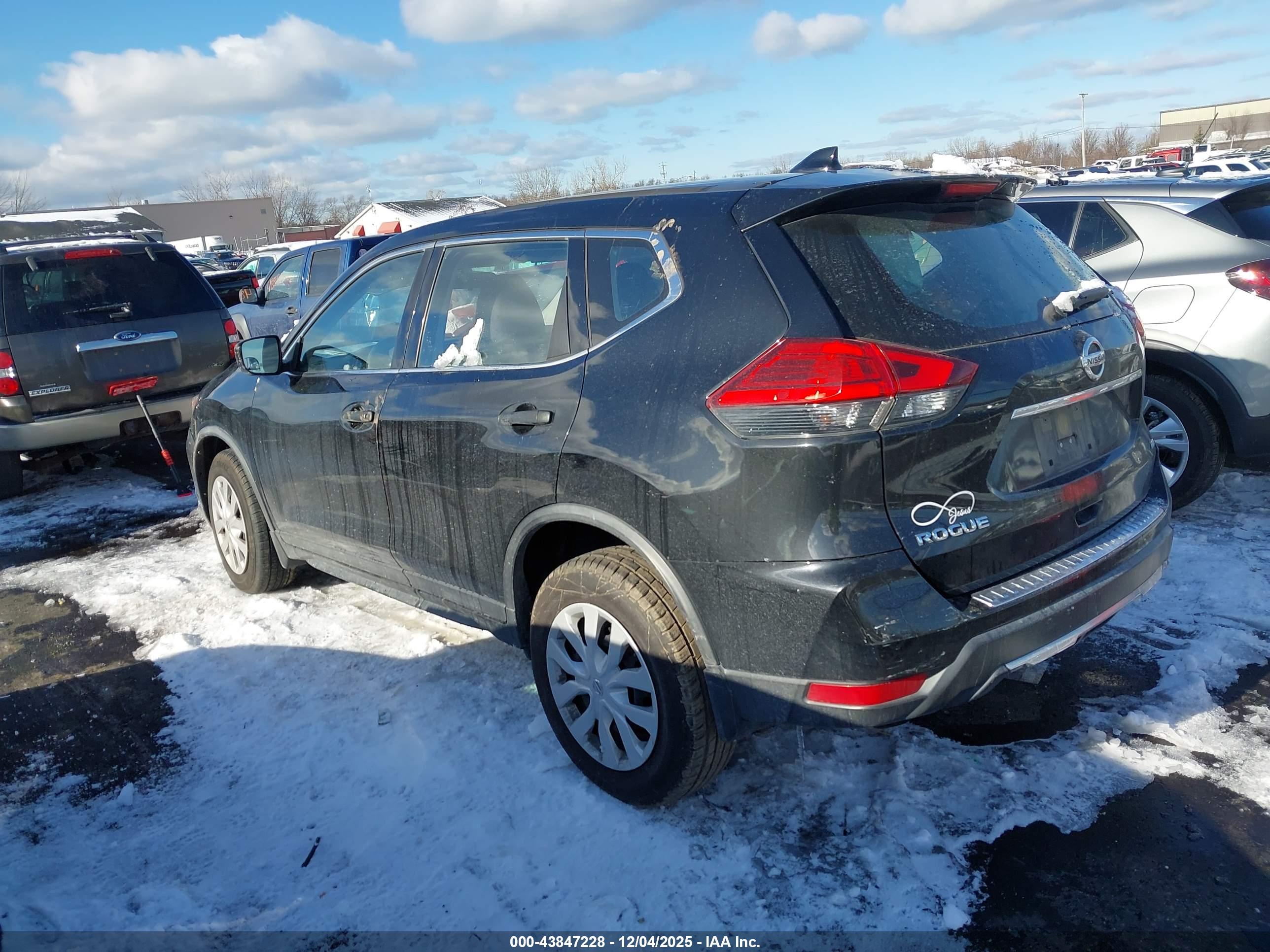 NISSAN ROGUE image 3