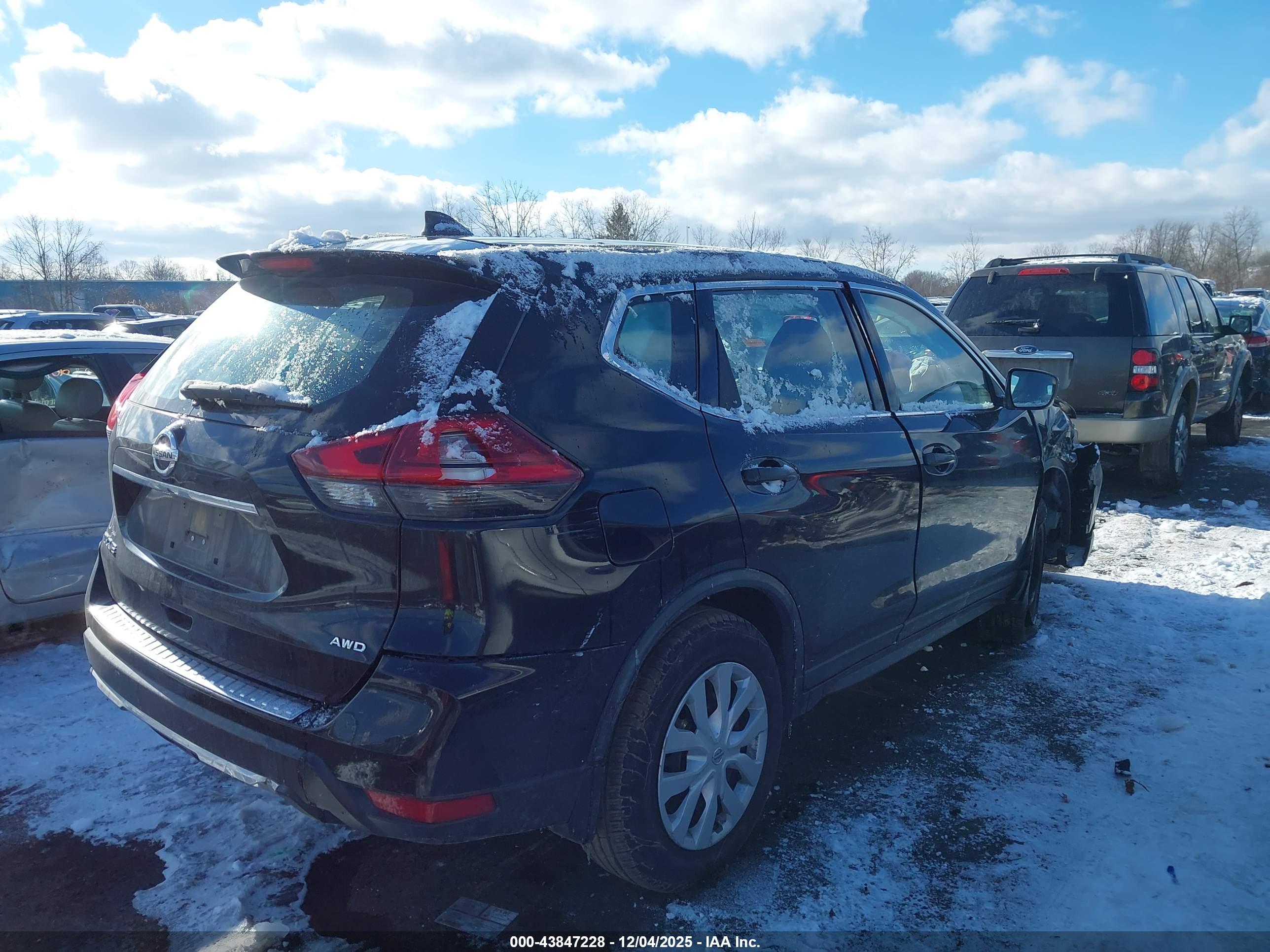 NISSAN ROGUE image 4