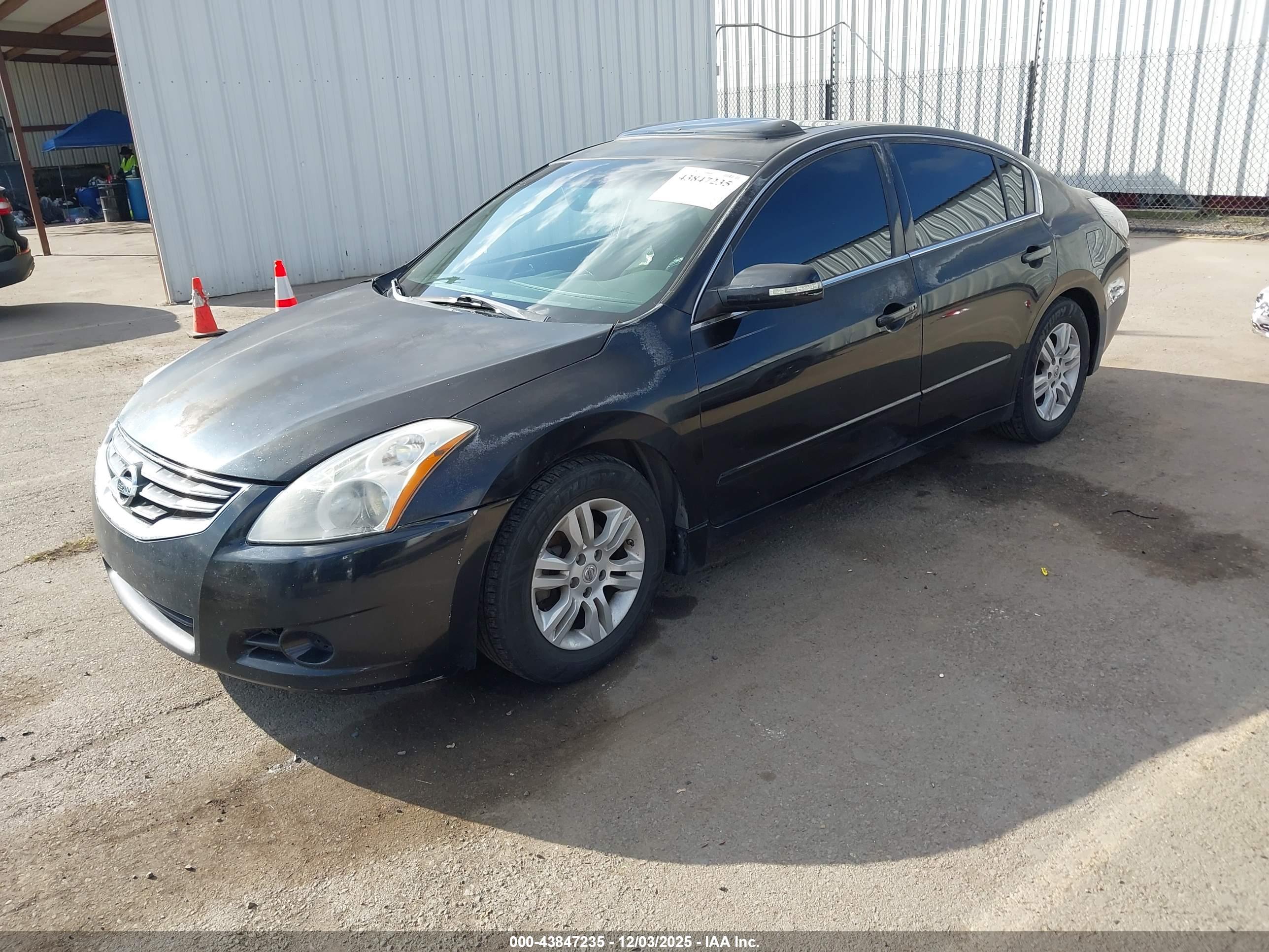 NISSAN ALTIMA image 2