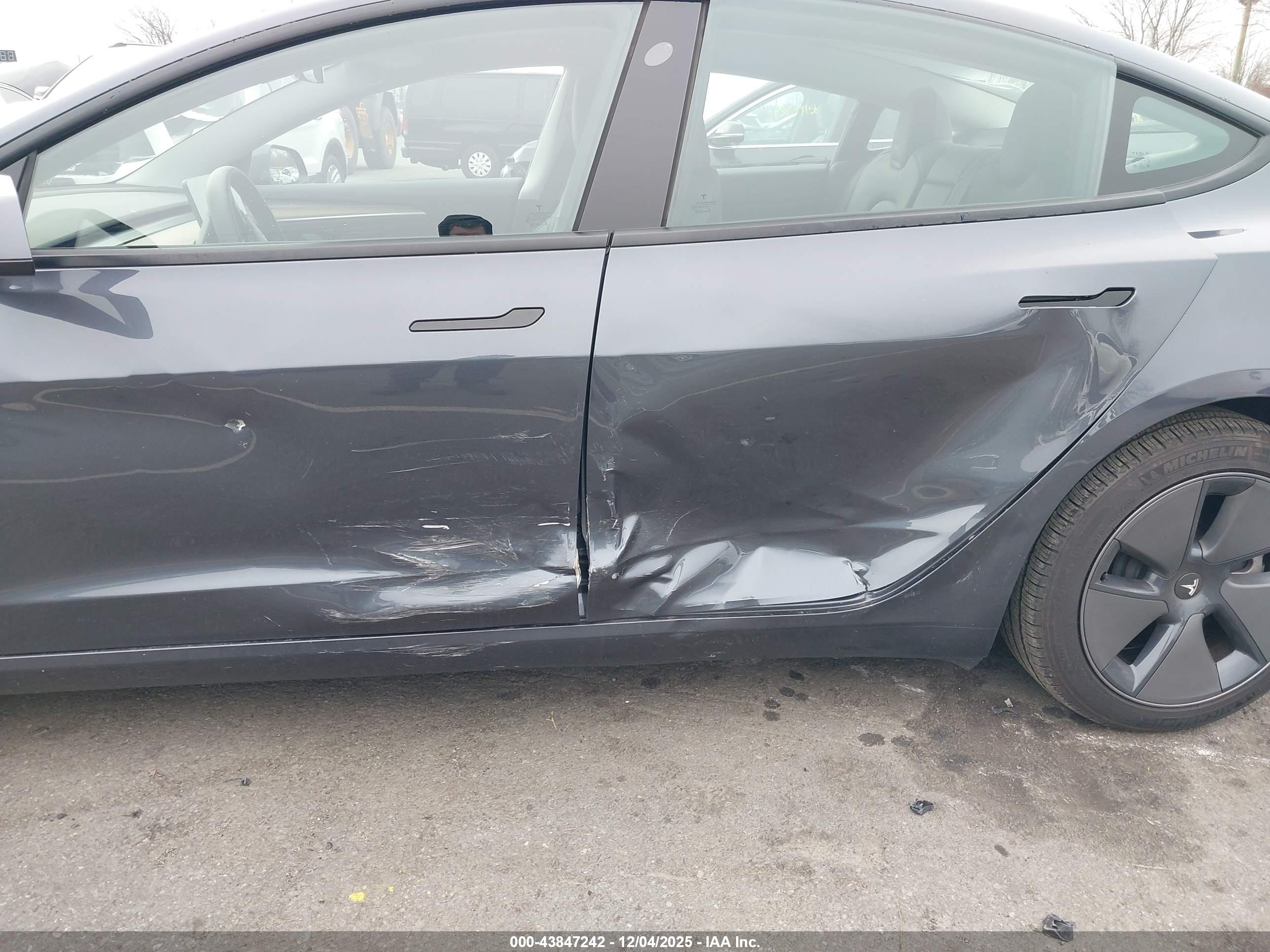 TESLA MODEL image 6