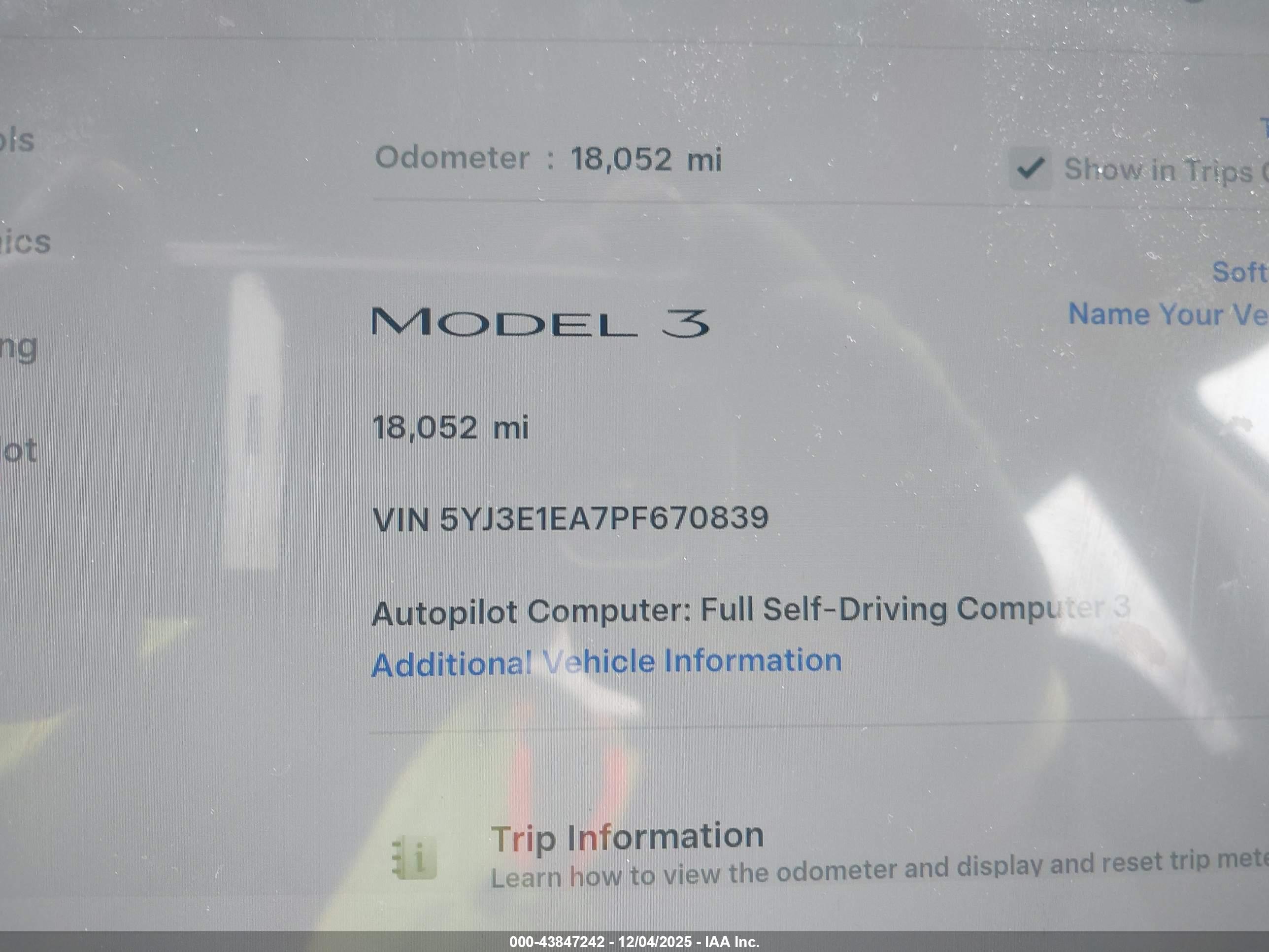 TESLA MODEL image 7