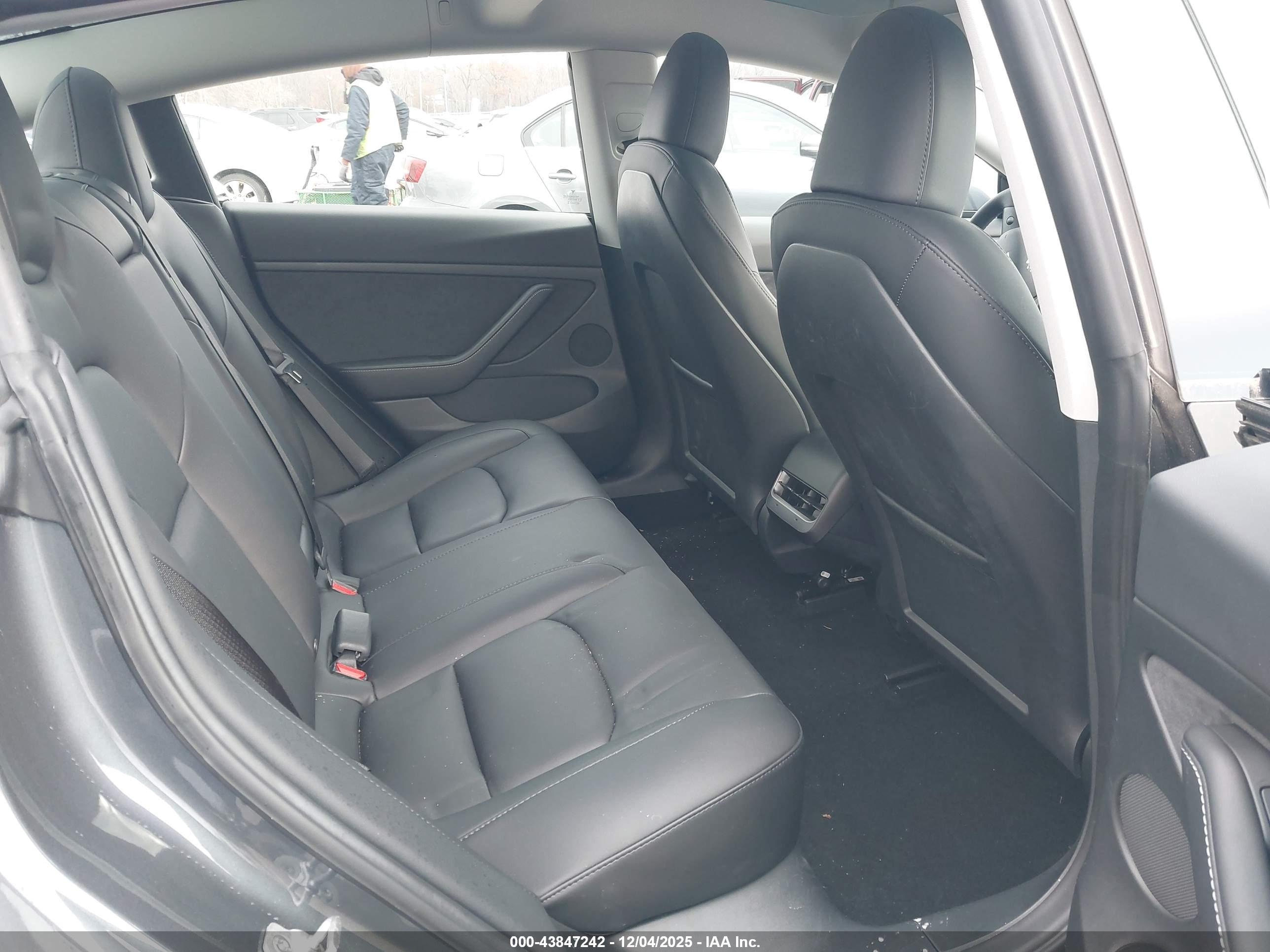 TESLA MODEL image 8