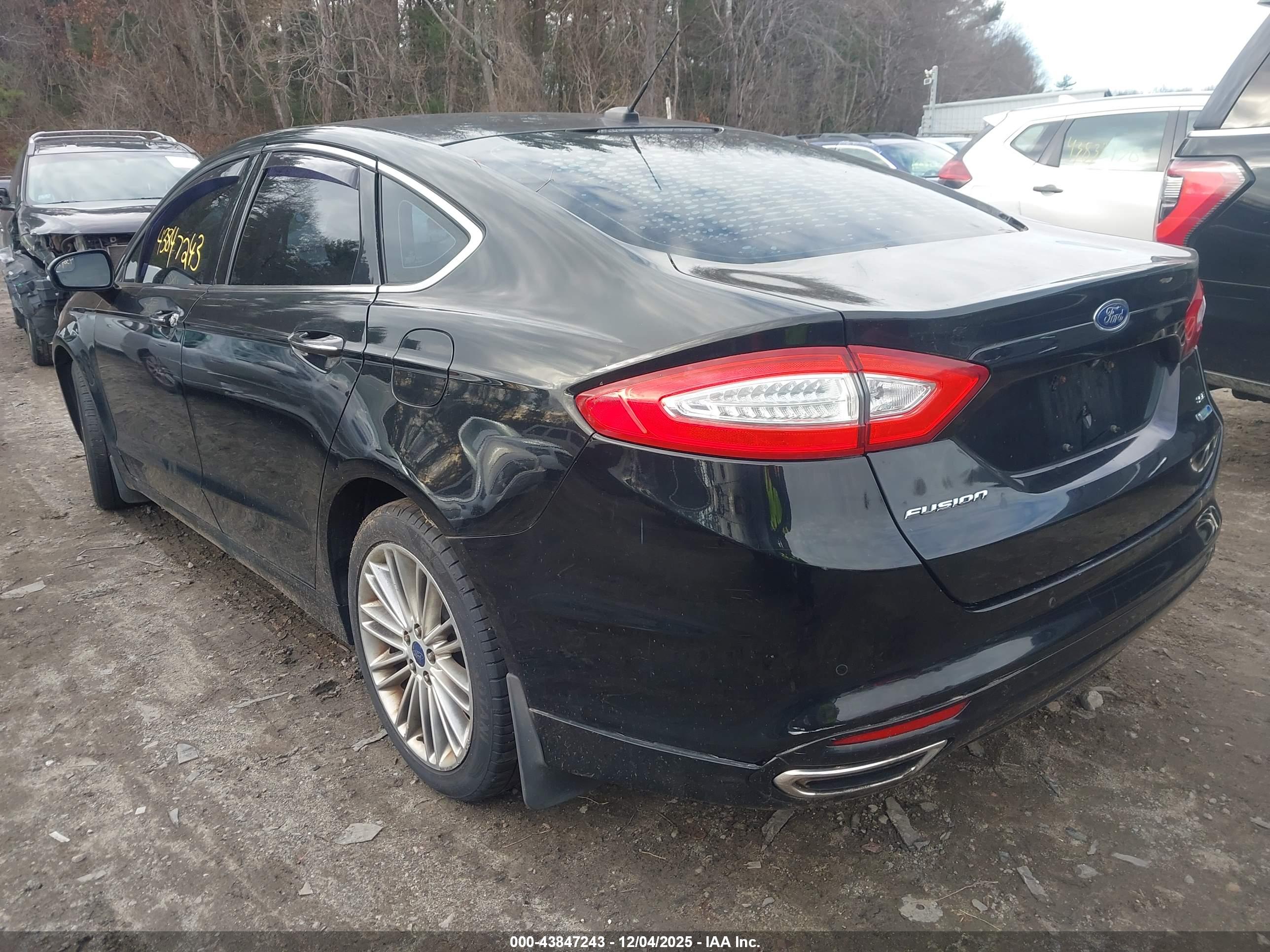 FORD FUSION image 3