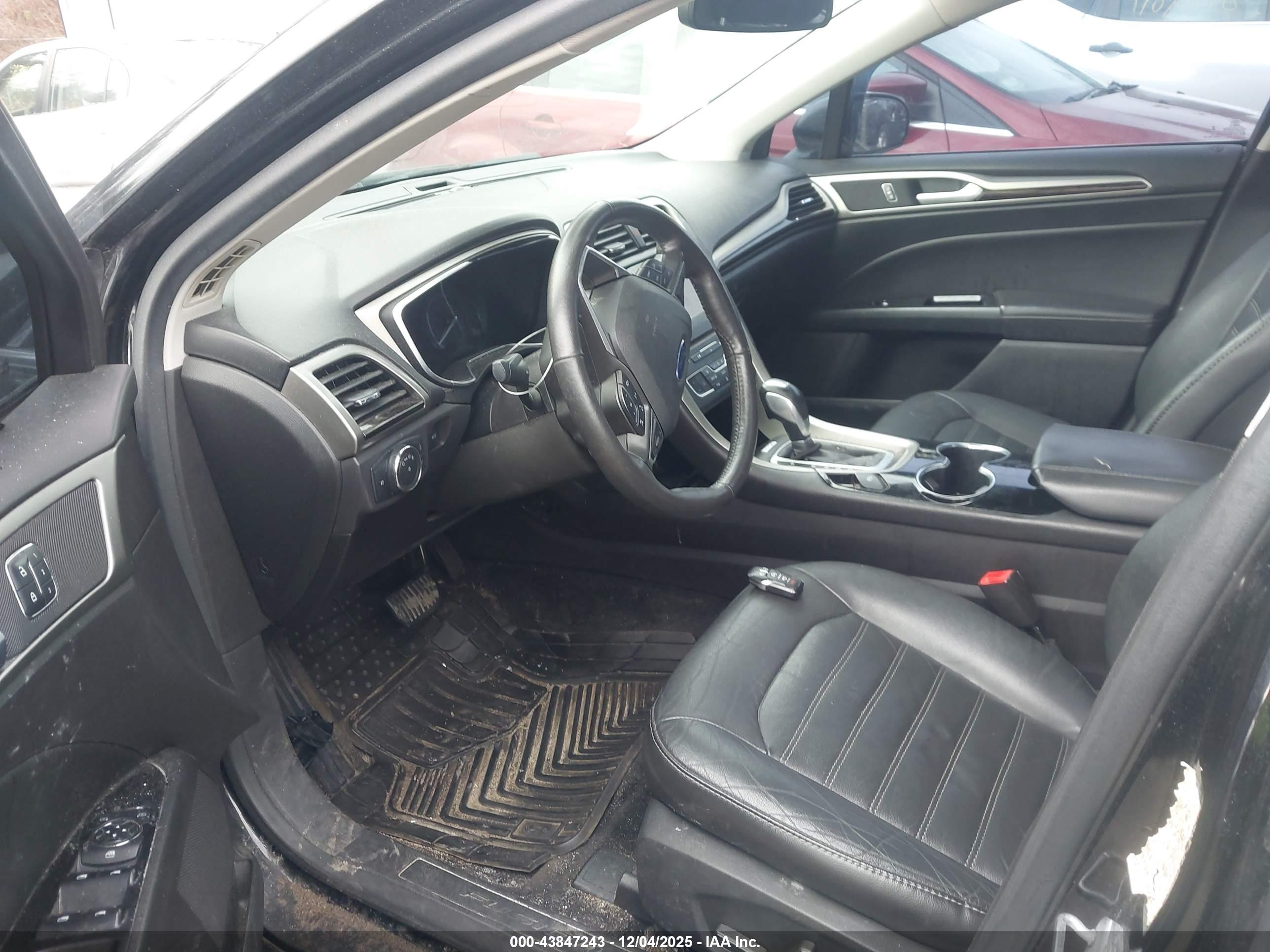 FORD FUSION image 5